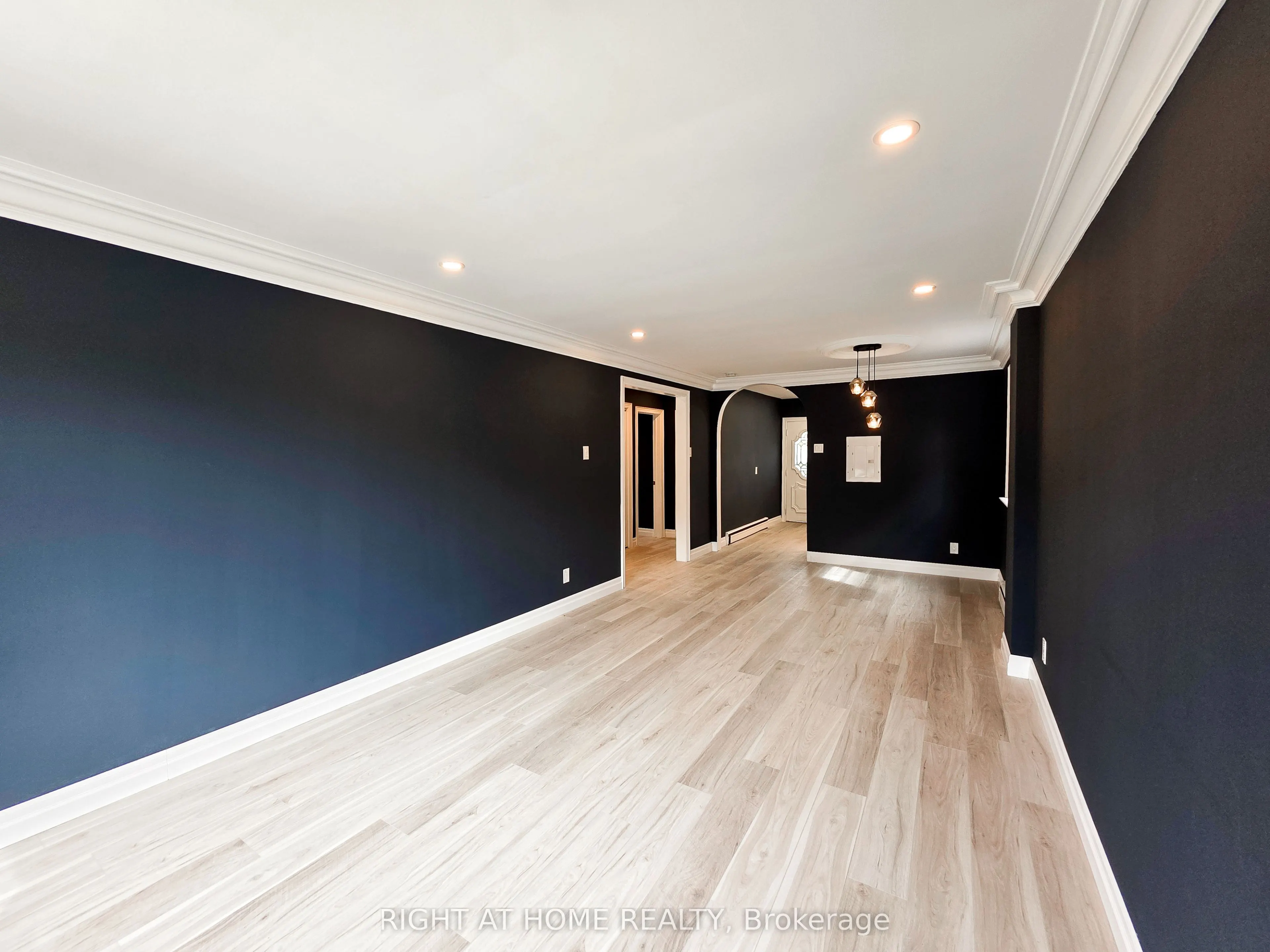 385 Mary Street N, #Main Floor