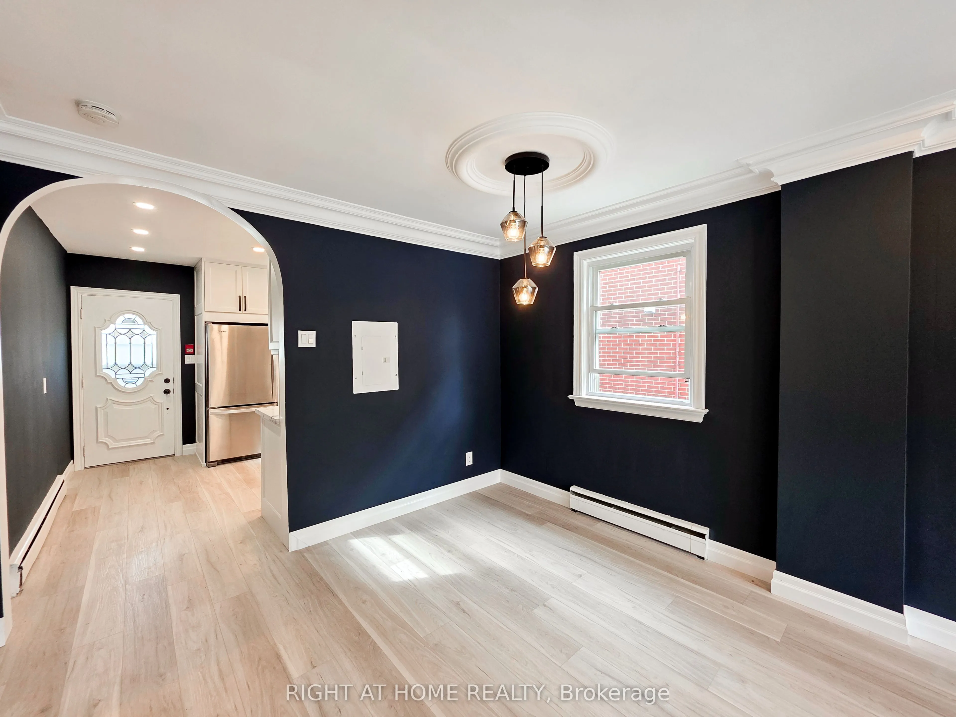 385 Mary Street N, #Main Floor