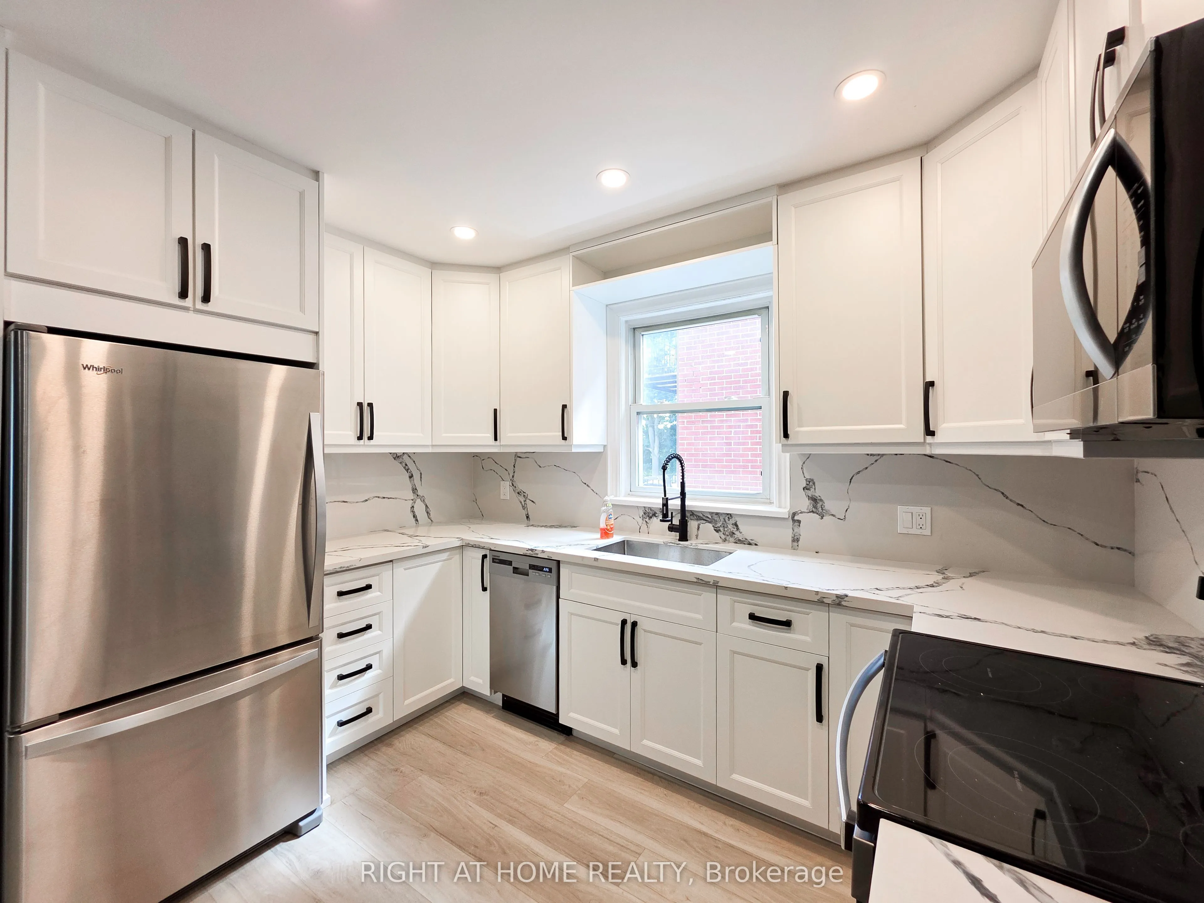 385 Mary Street N, #Main Floor