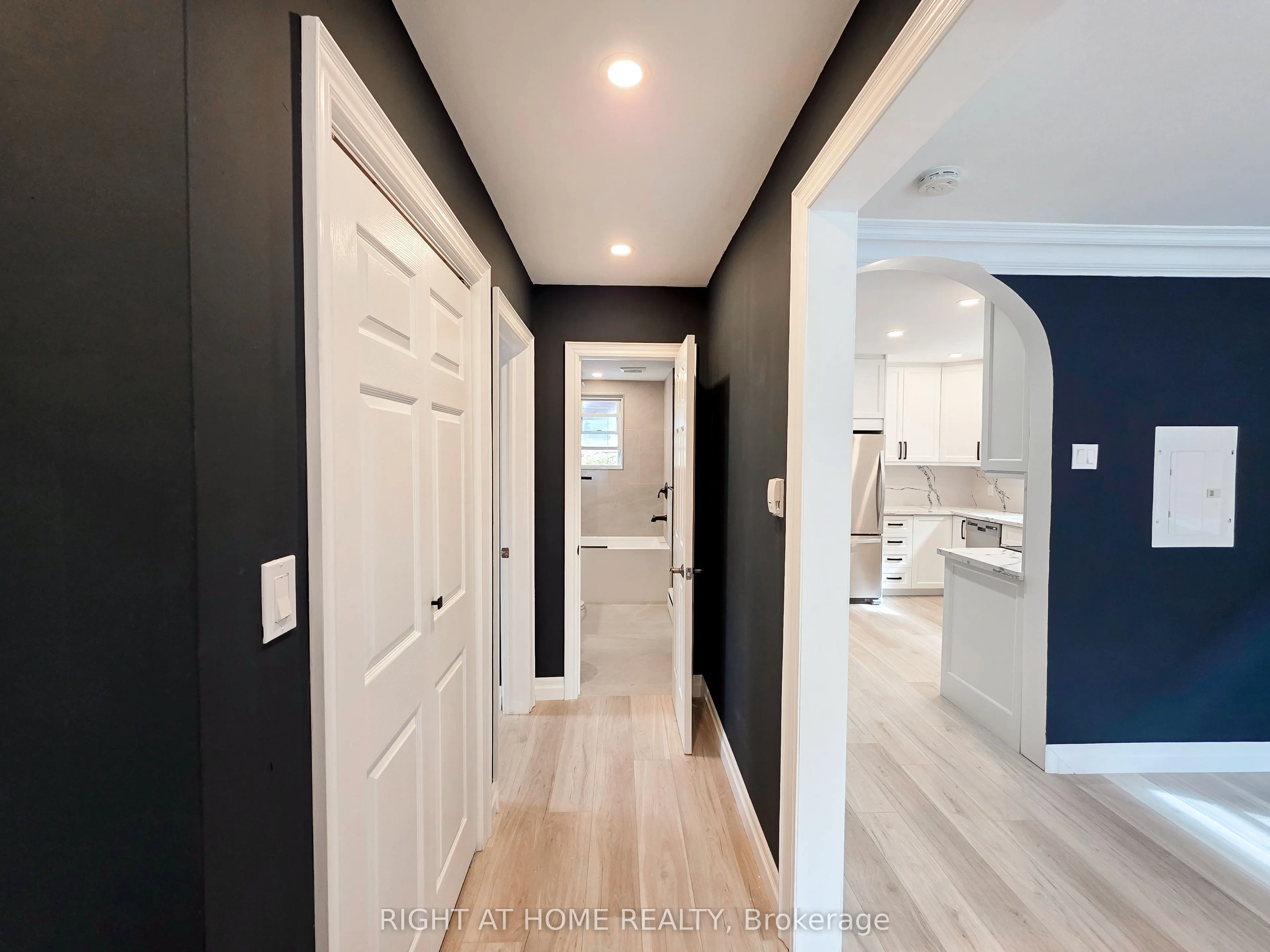 385 Mary Street N, #Main Floor