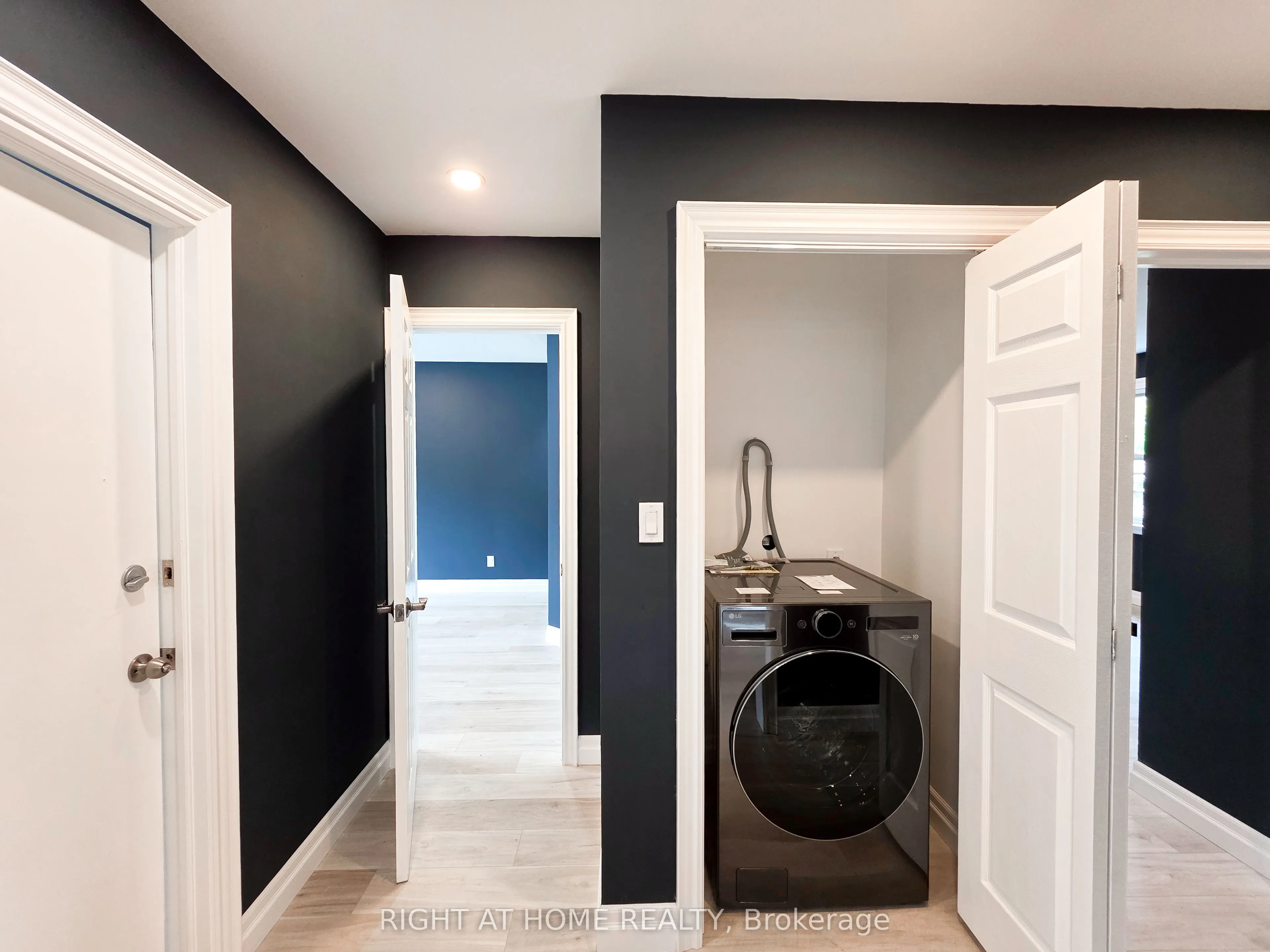 385 Mary Street N, #Main Floor