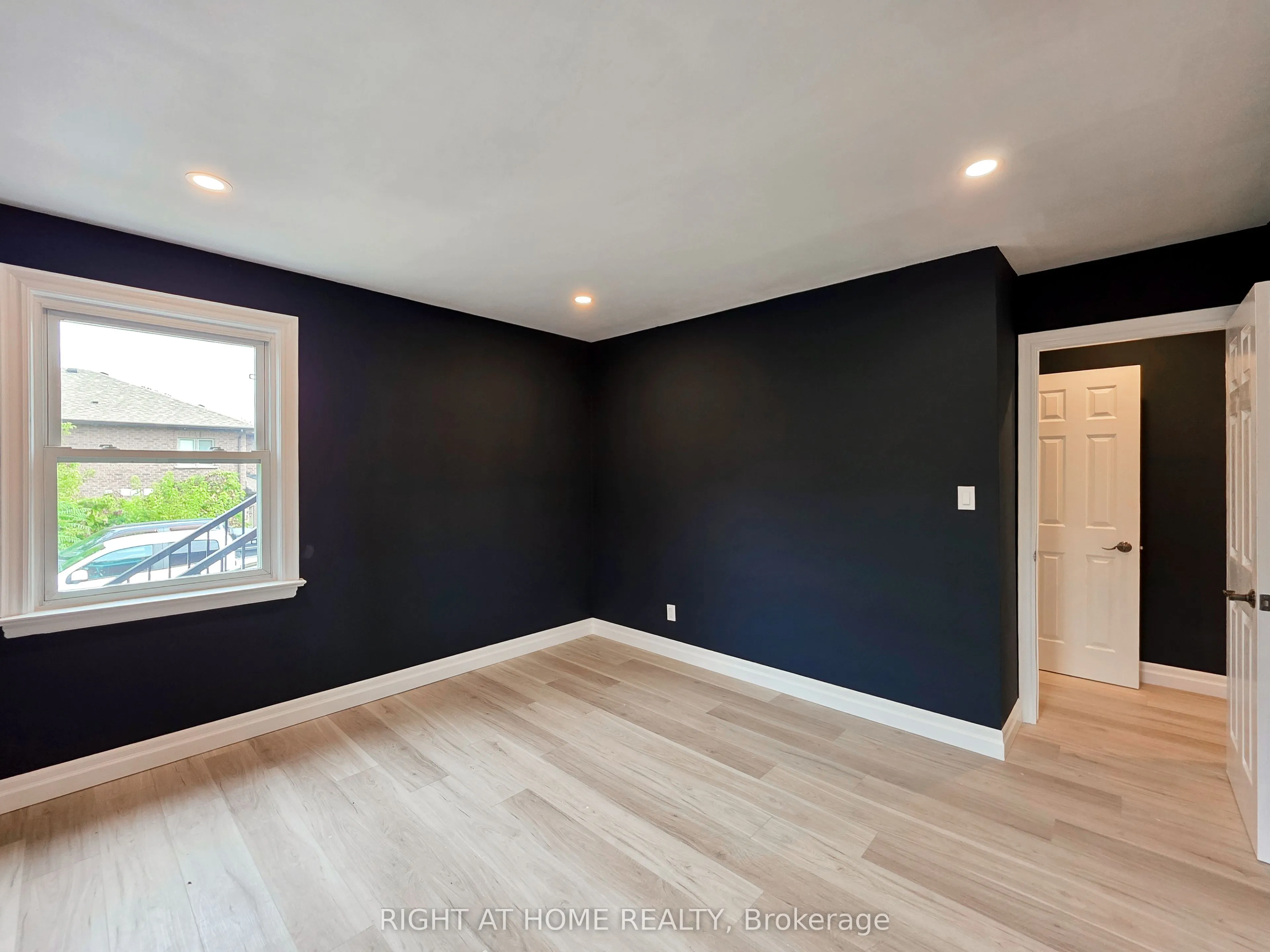 385 Mary Street N, #Main Floor