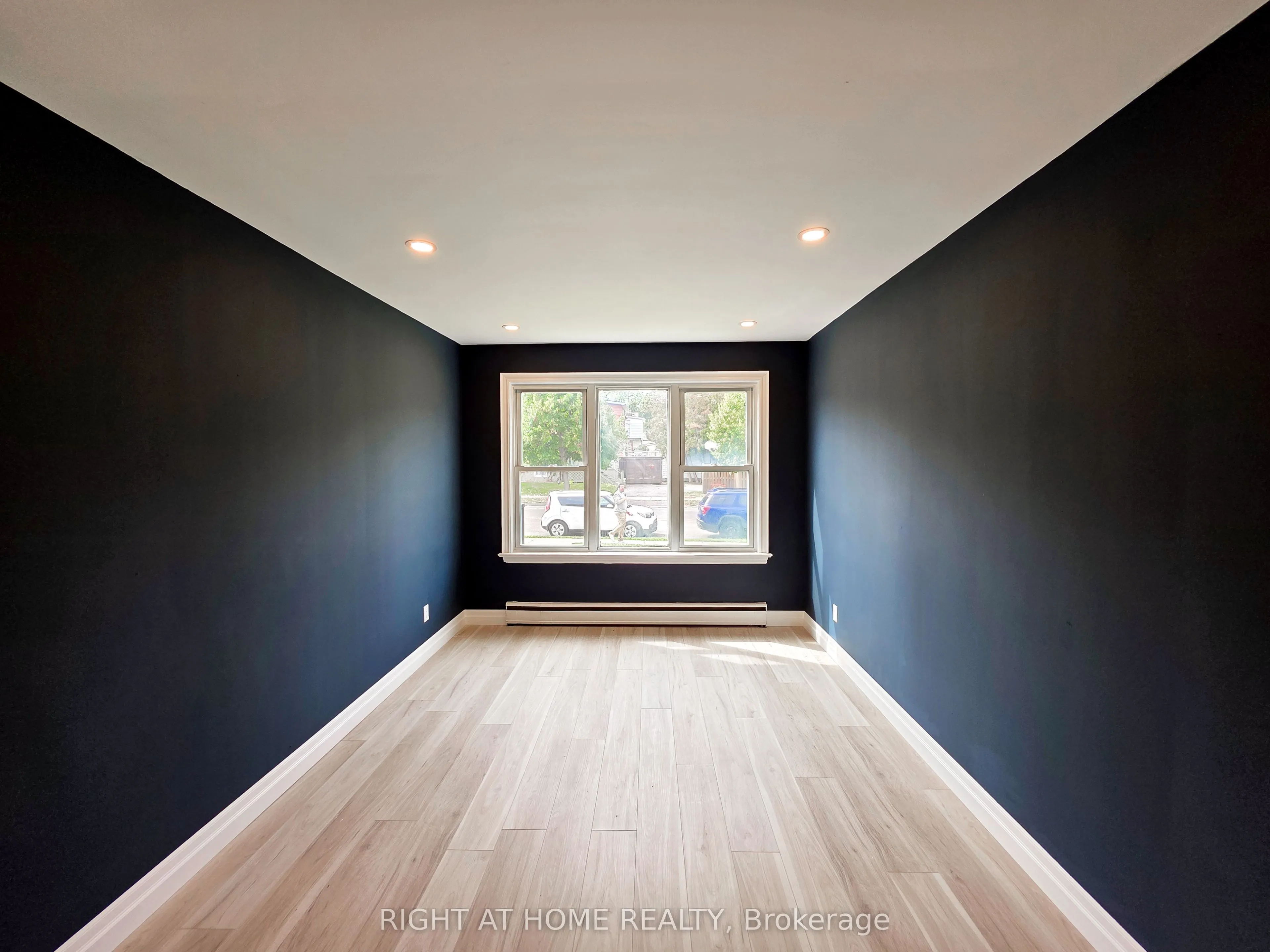 385 Mary Street N, #Main Floor