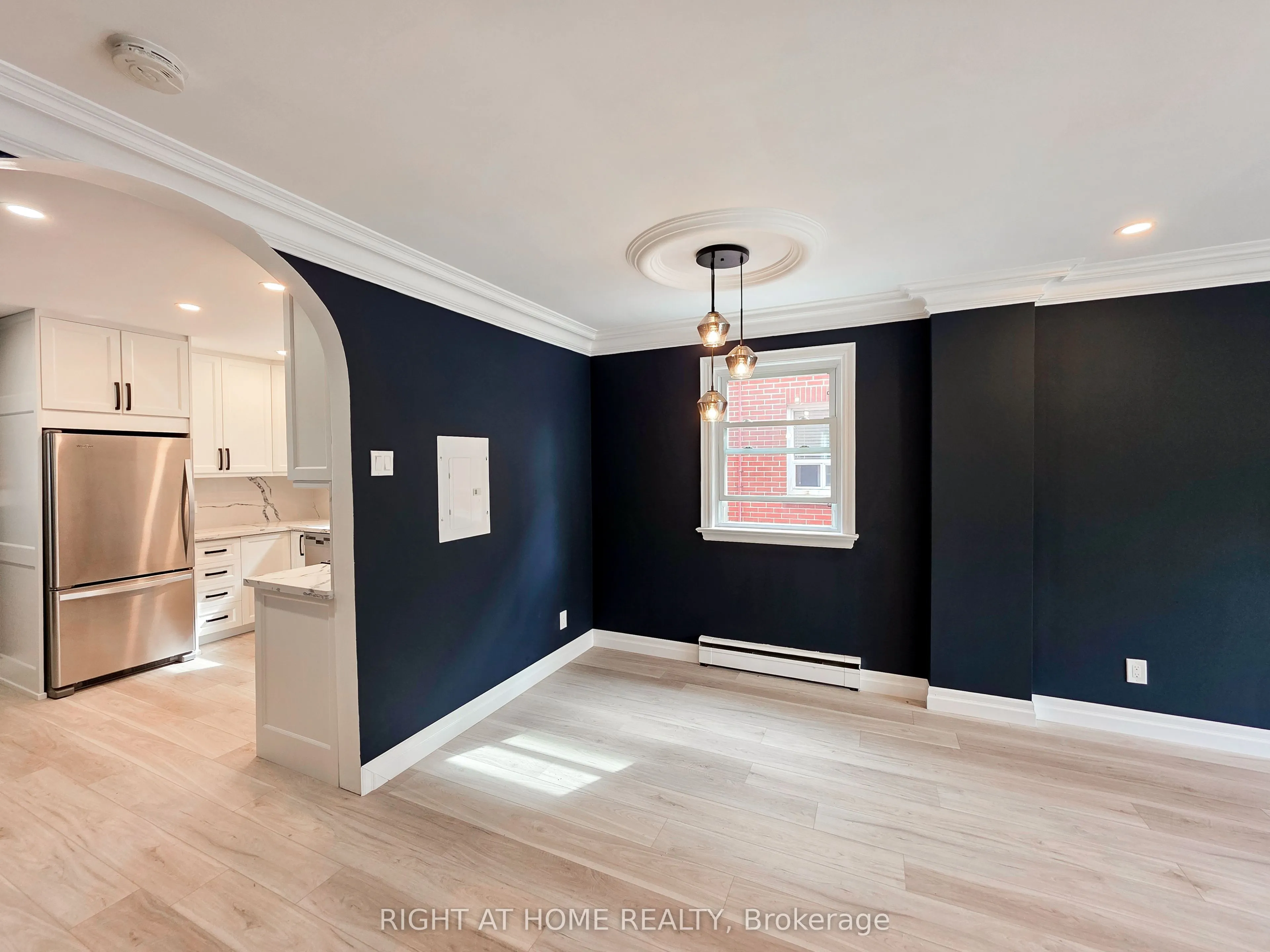 385 Mary Street N, #Main Floor