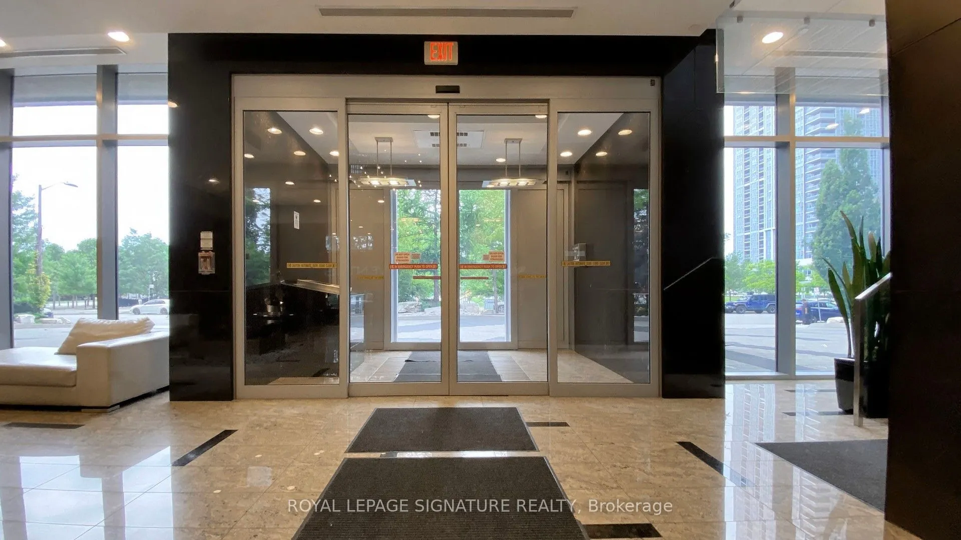 181 Village Green Square, #915