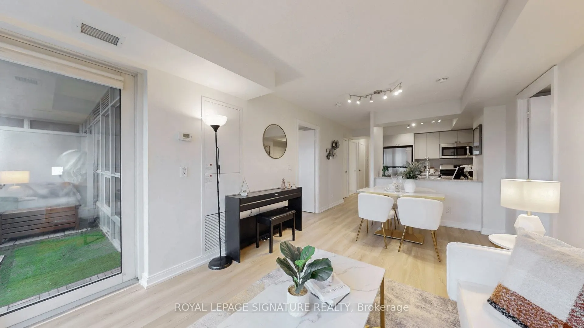 181 Village Green Square, #915