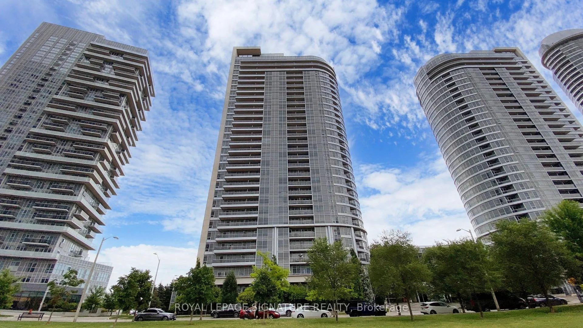181 Village Green Square, #915