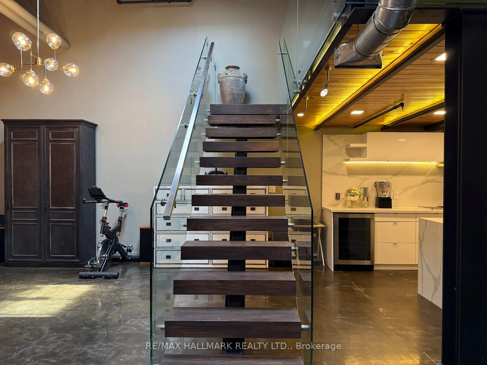 326 Carlaw Avenue, #122