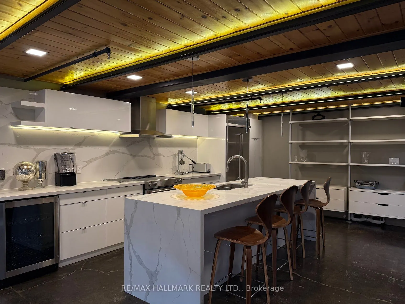 326 Carlaw Avenue, #122