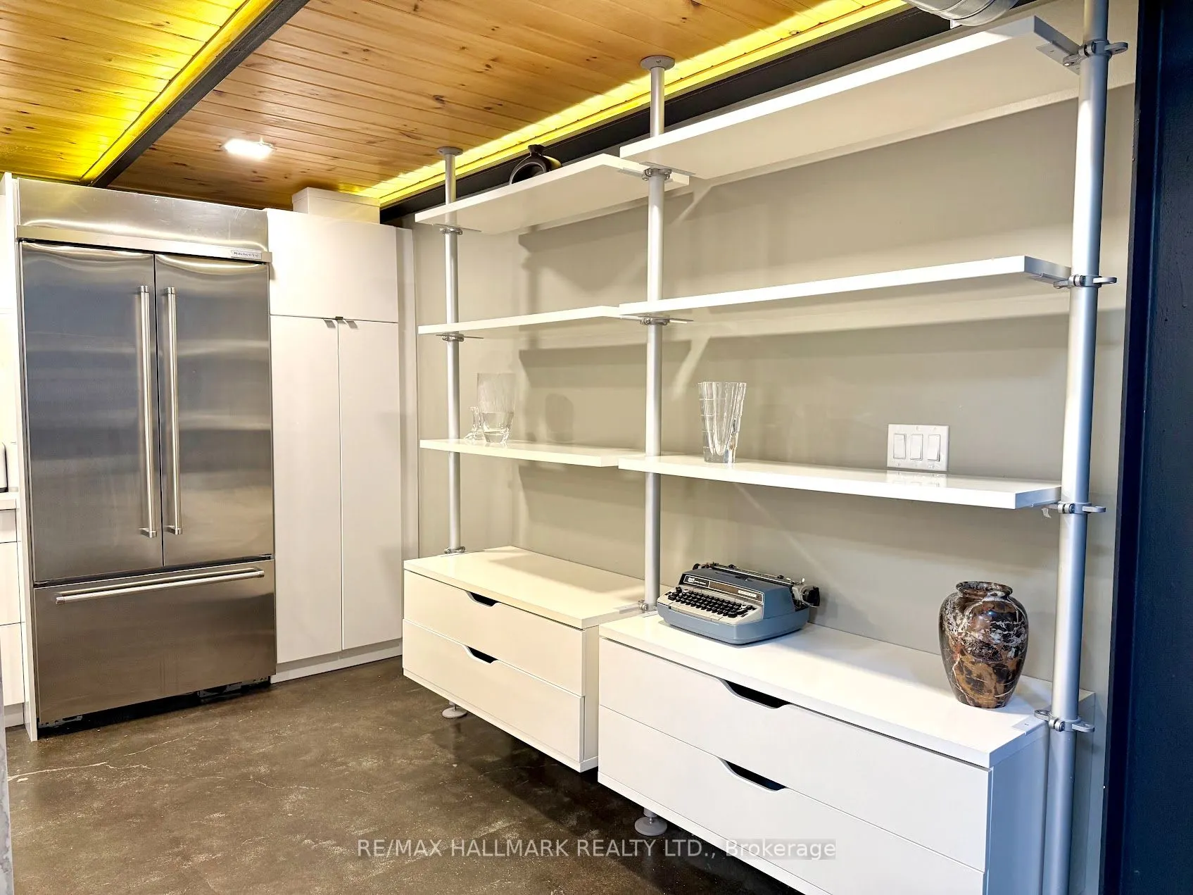 326 Carlaw Avenue, #122