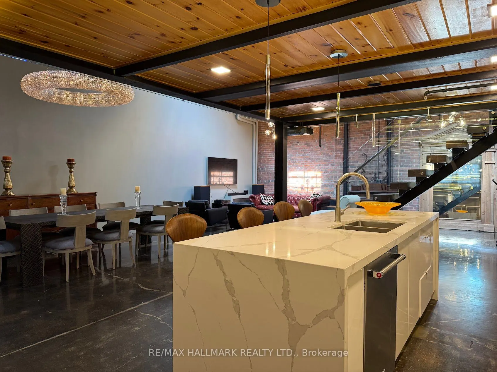 326 Carlaw Avenue, #122
