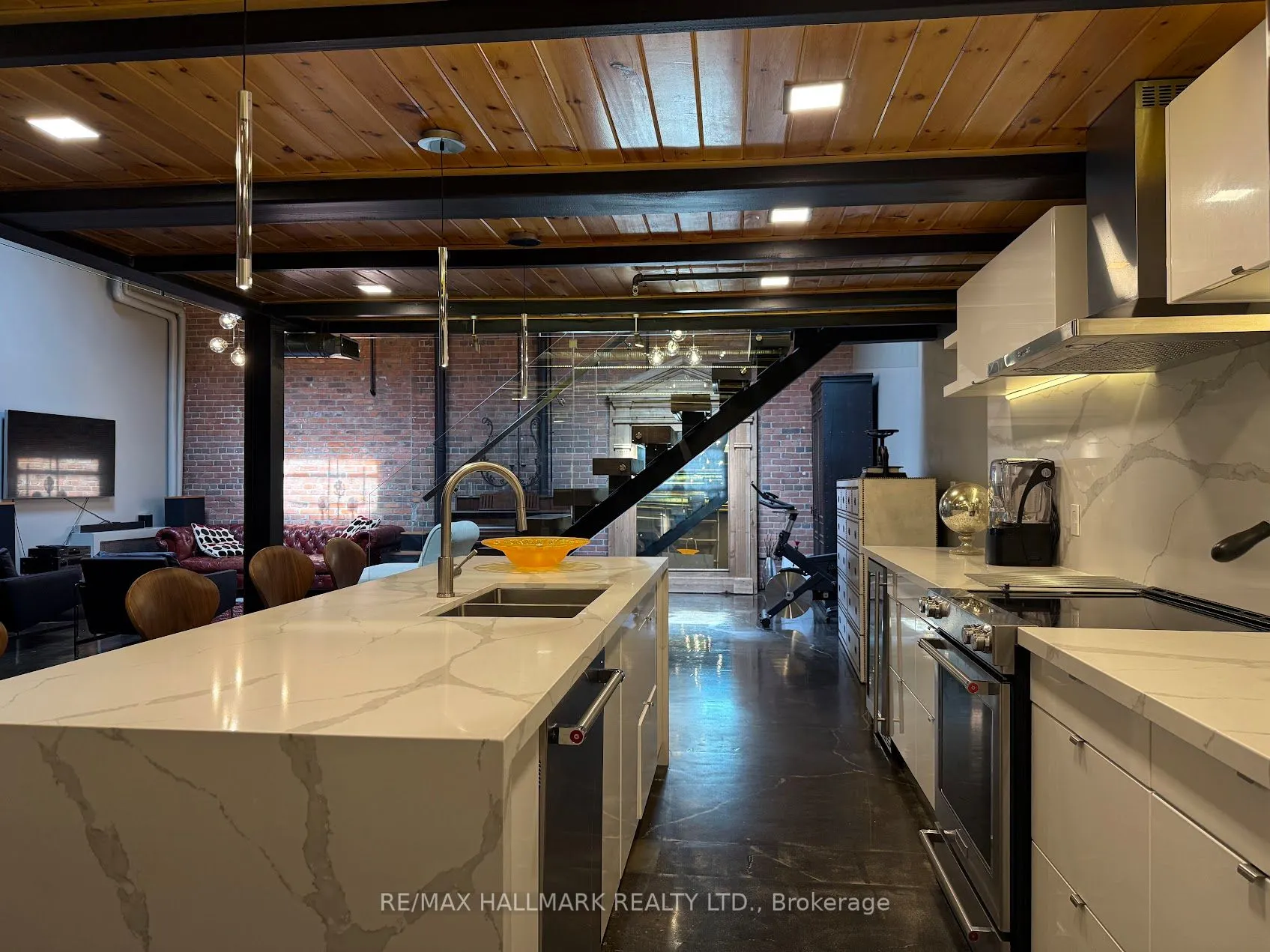 326 Carlaw Avenue, #122