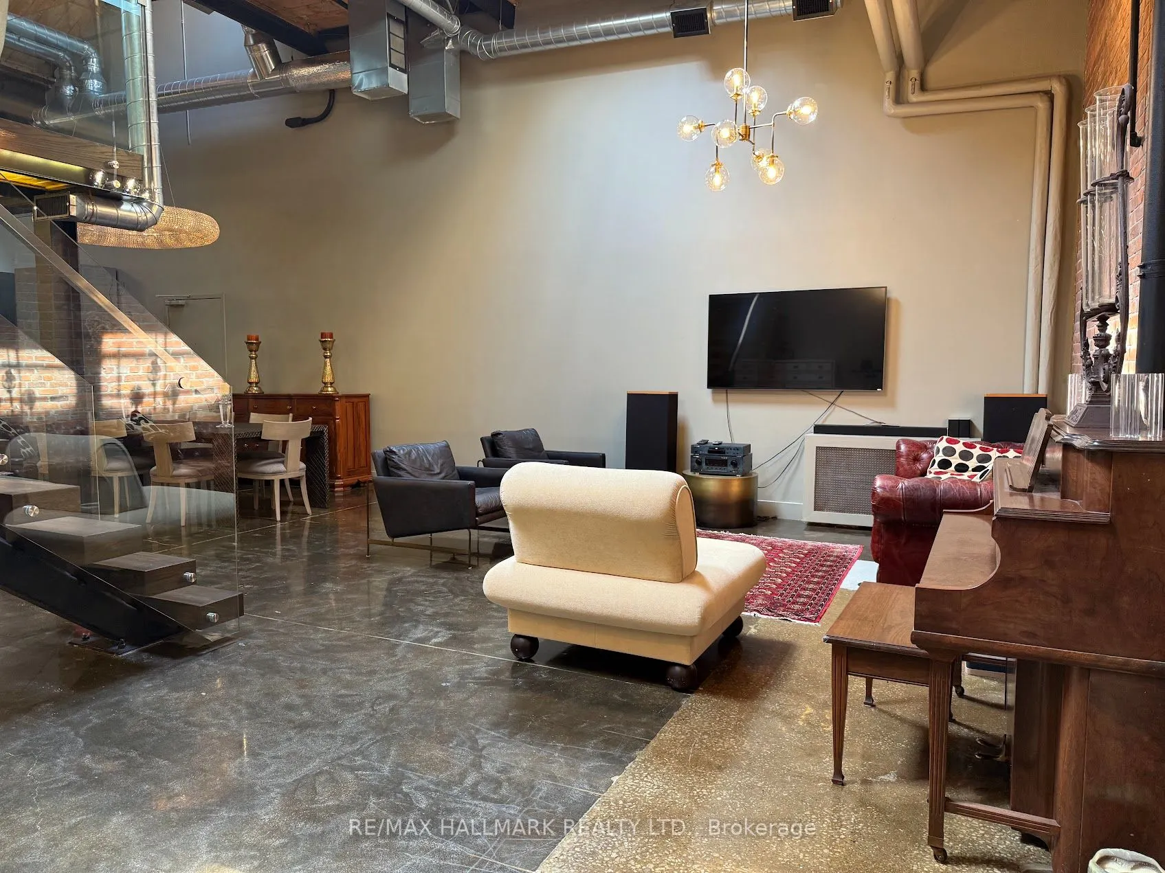 326 Carlaw Avenue, #122