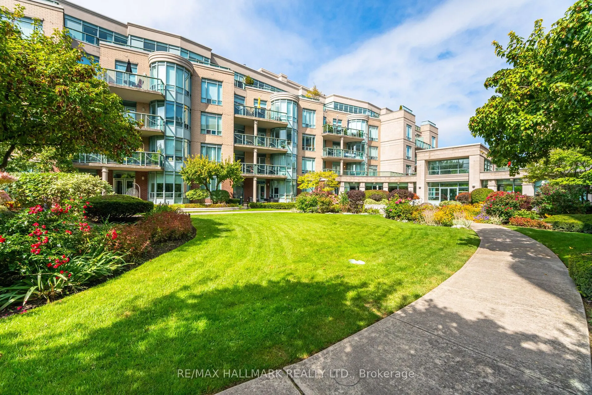 9 Boardwalk Drive, #PH5
