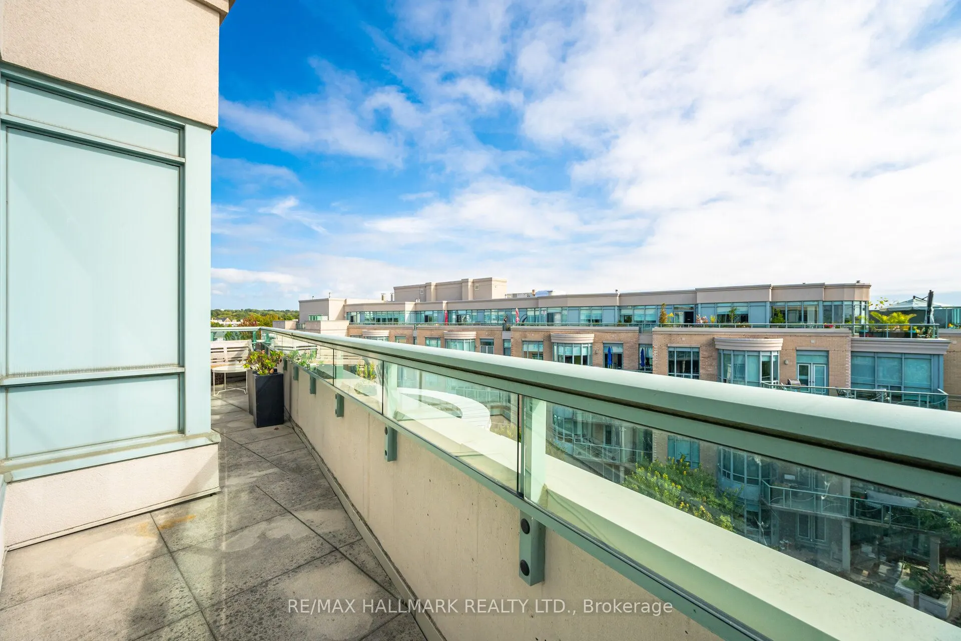 9 Boardwalk Drive, #PH5