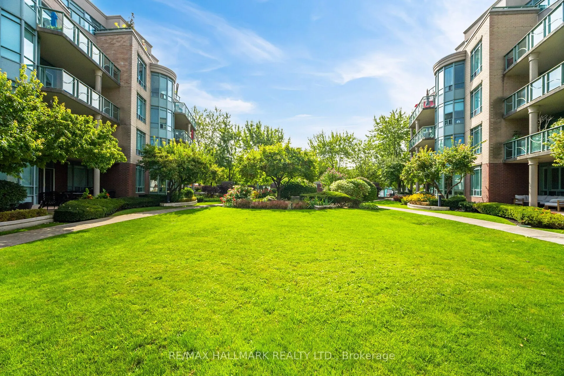 9 Boardwalk Drive, #PH5