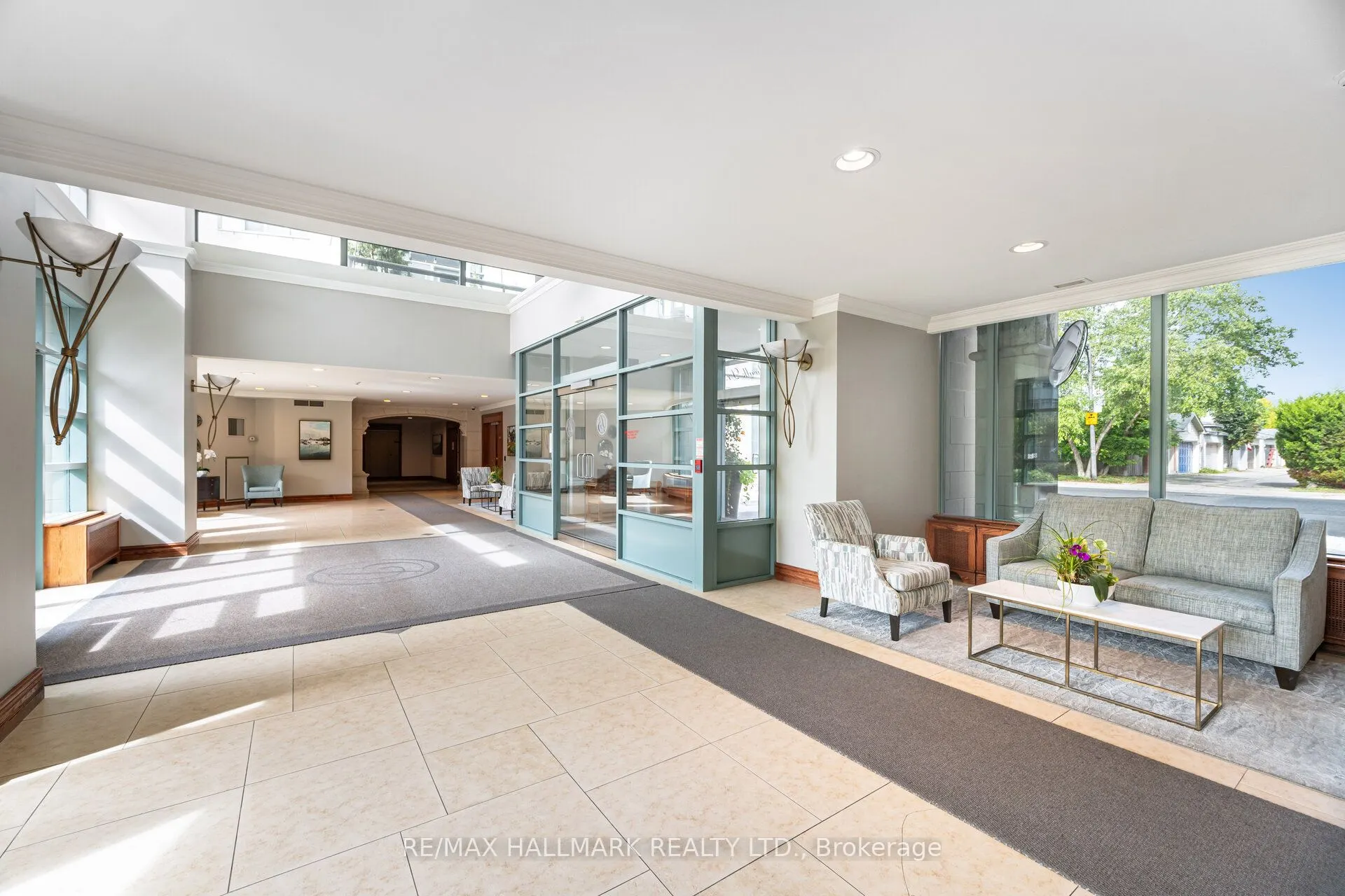 9 Boardwalk Drive, #PH5