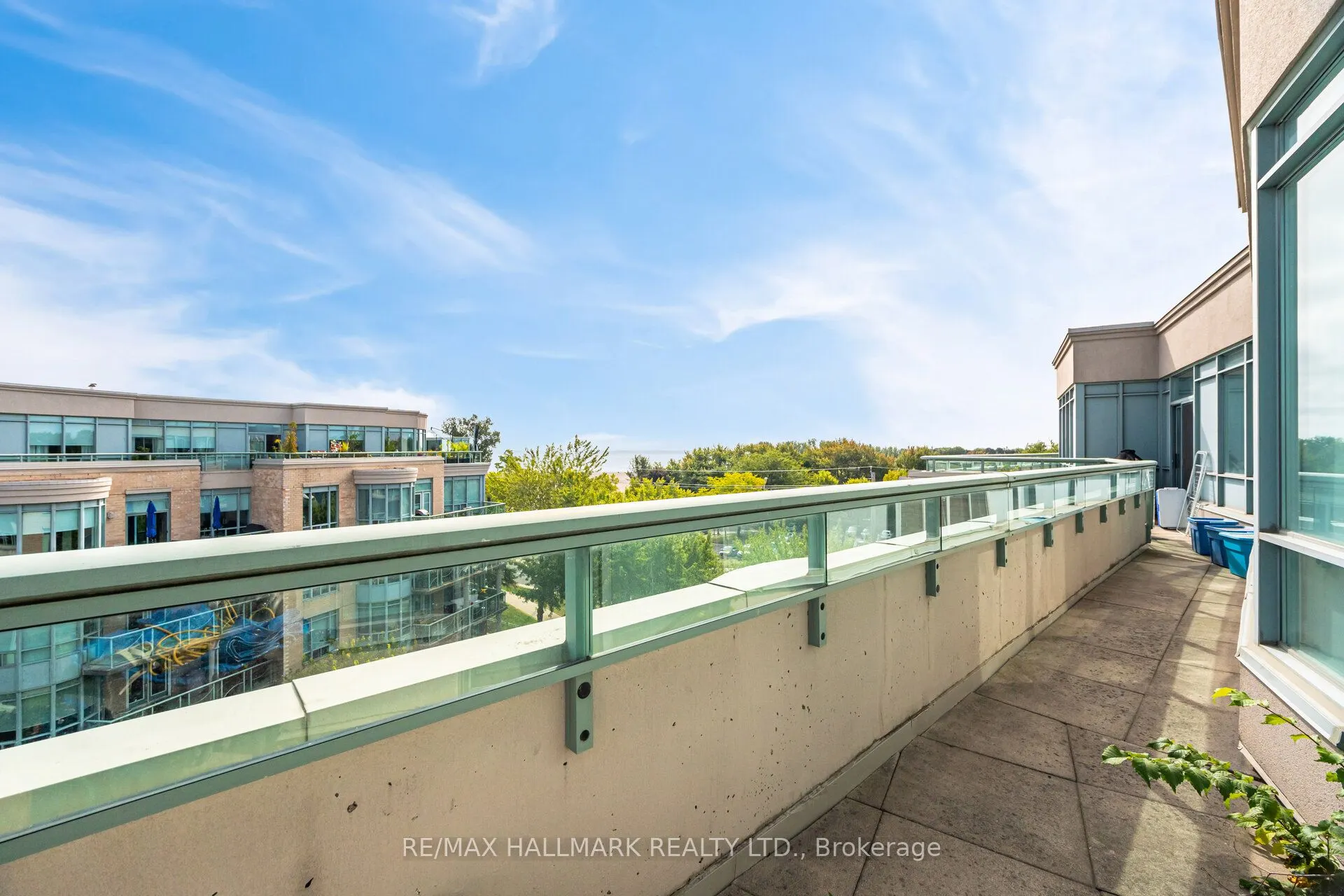 9 Boardwalk Drive, #PH5