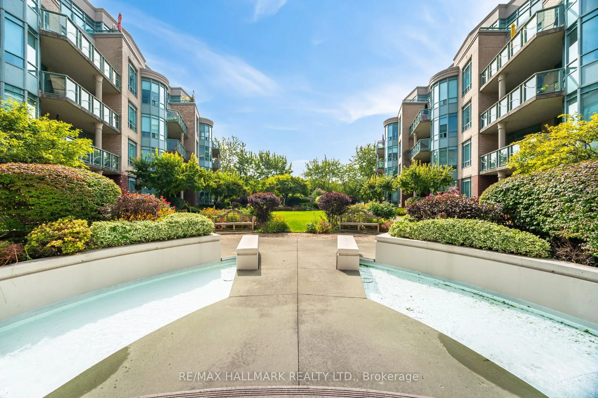 9 Boardwalk Drive, #PH5