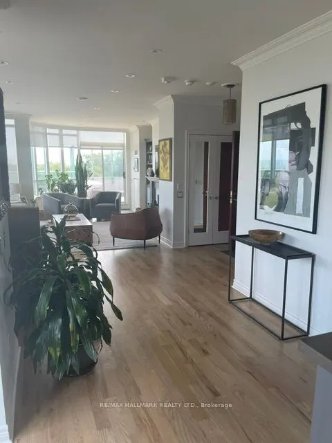 9 Boardwalk Drive, #PH5