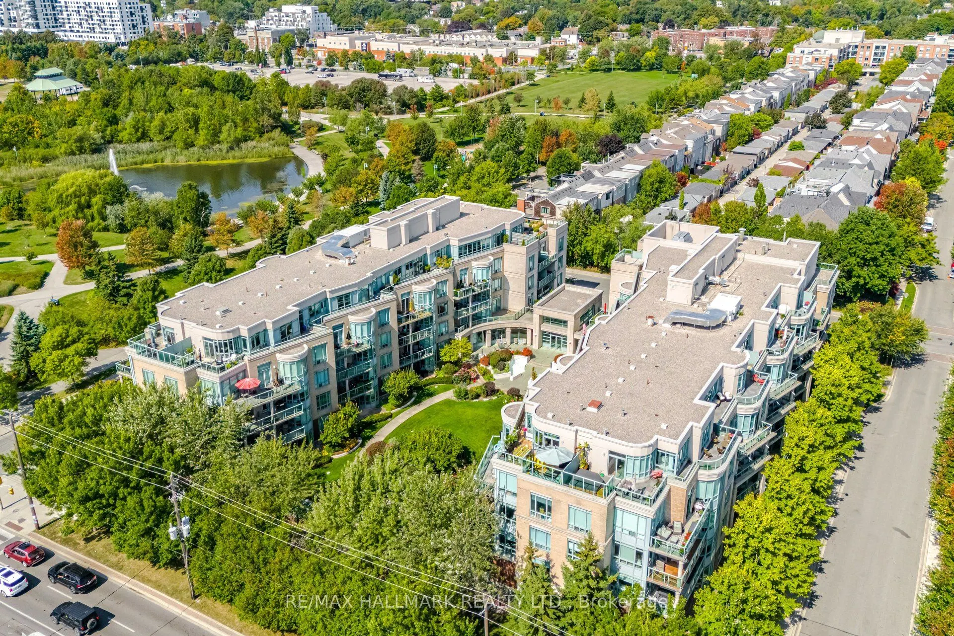 9 Boardwalk Drive, #PH5