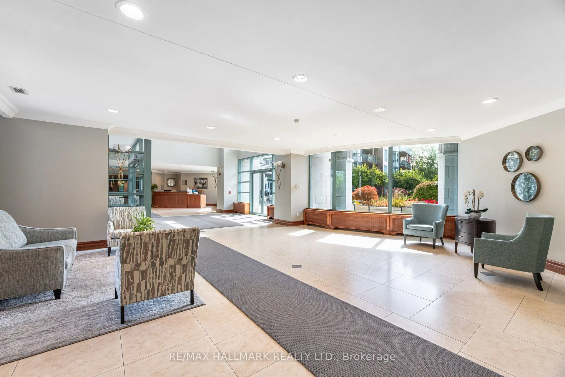9 Boardwalk Drive, #PH5