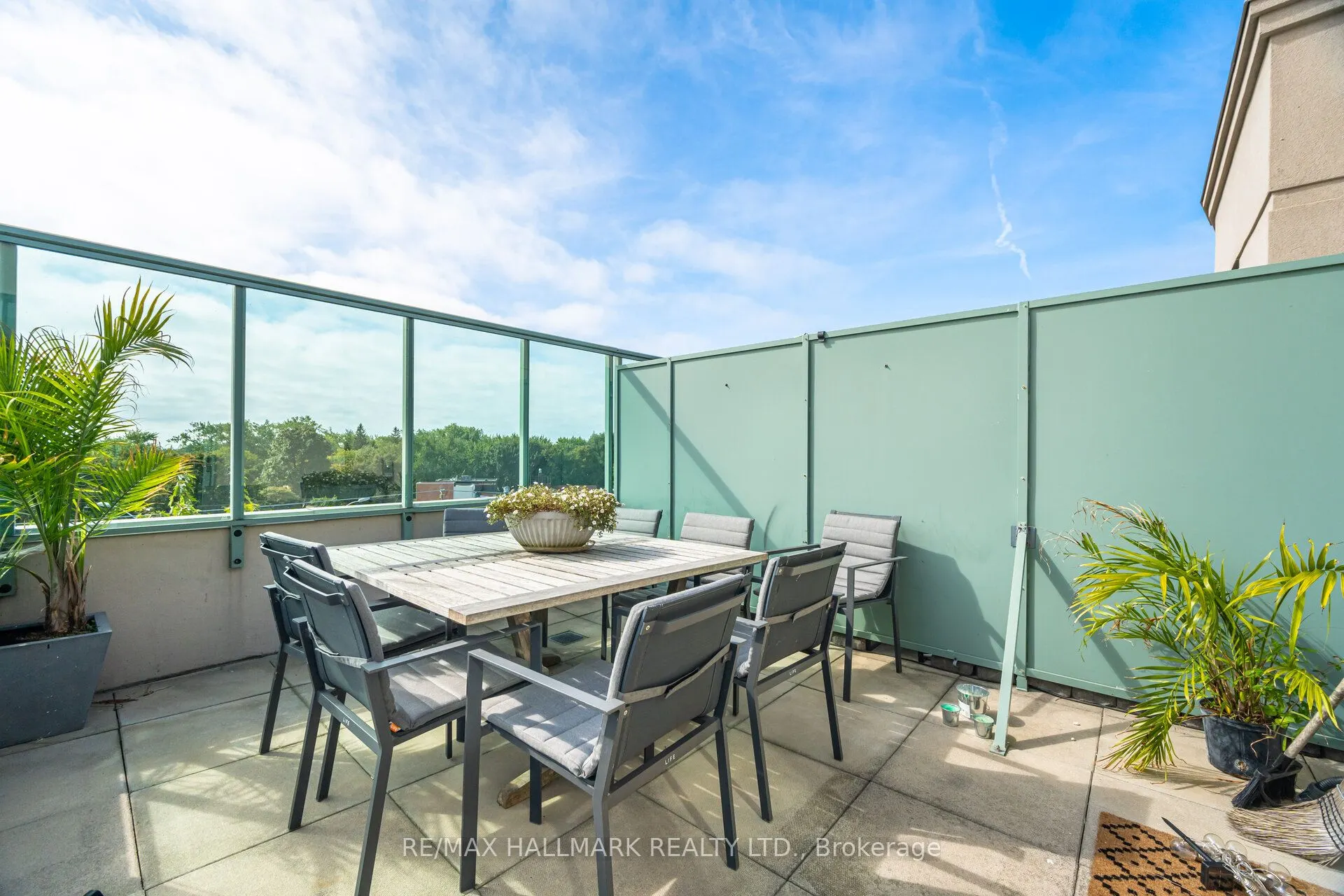 9 Boardwalk Drive, #PH5