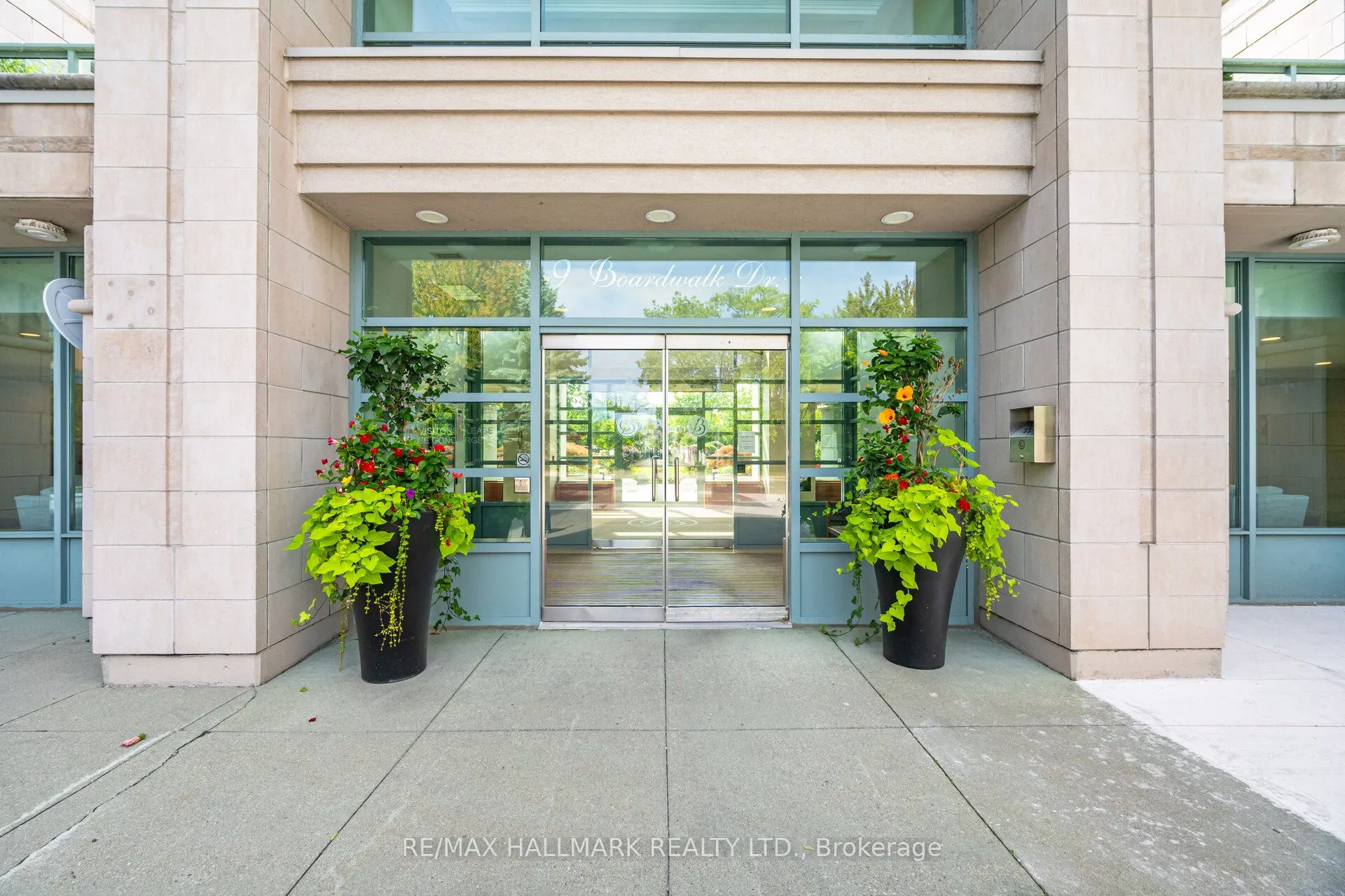 9 Boardwalk Drive, #PH5