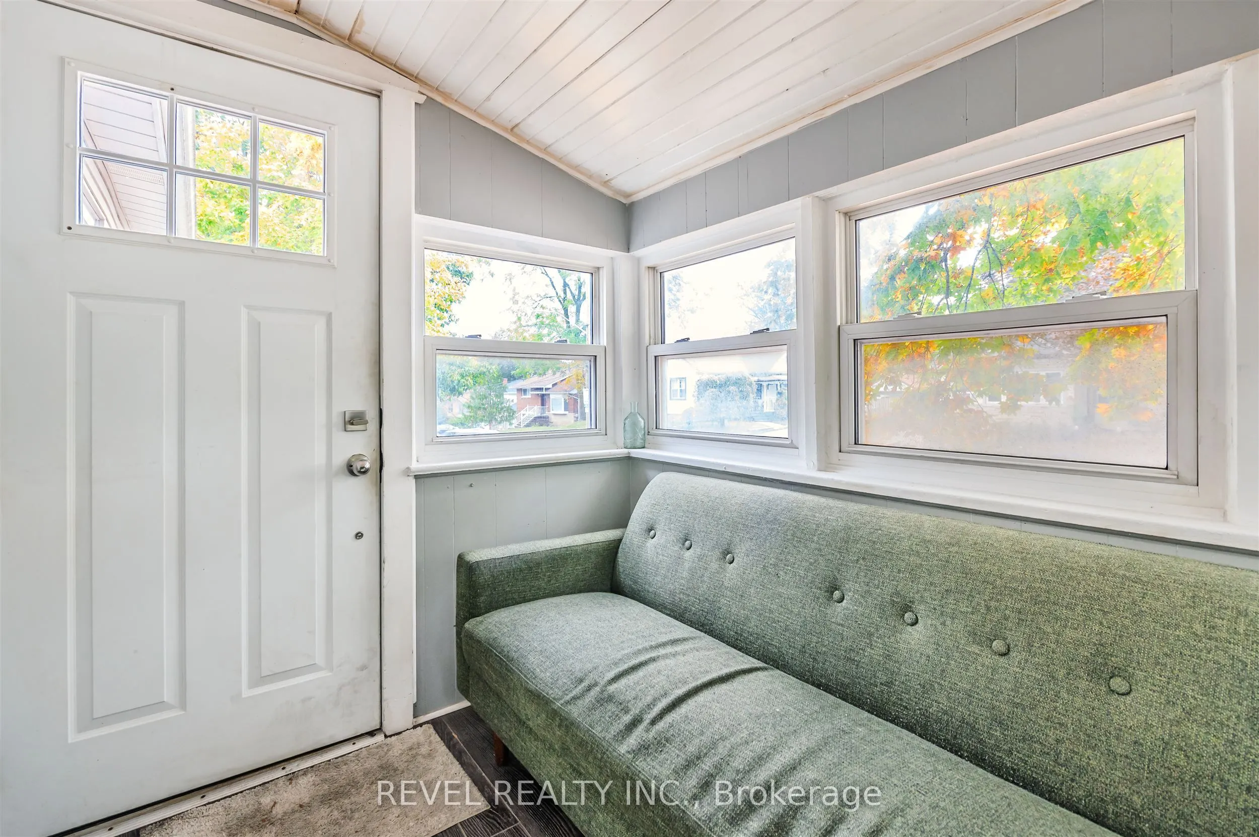 829 Athol Street