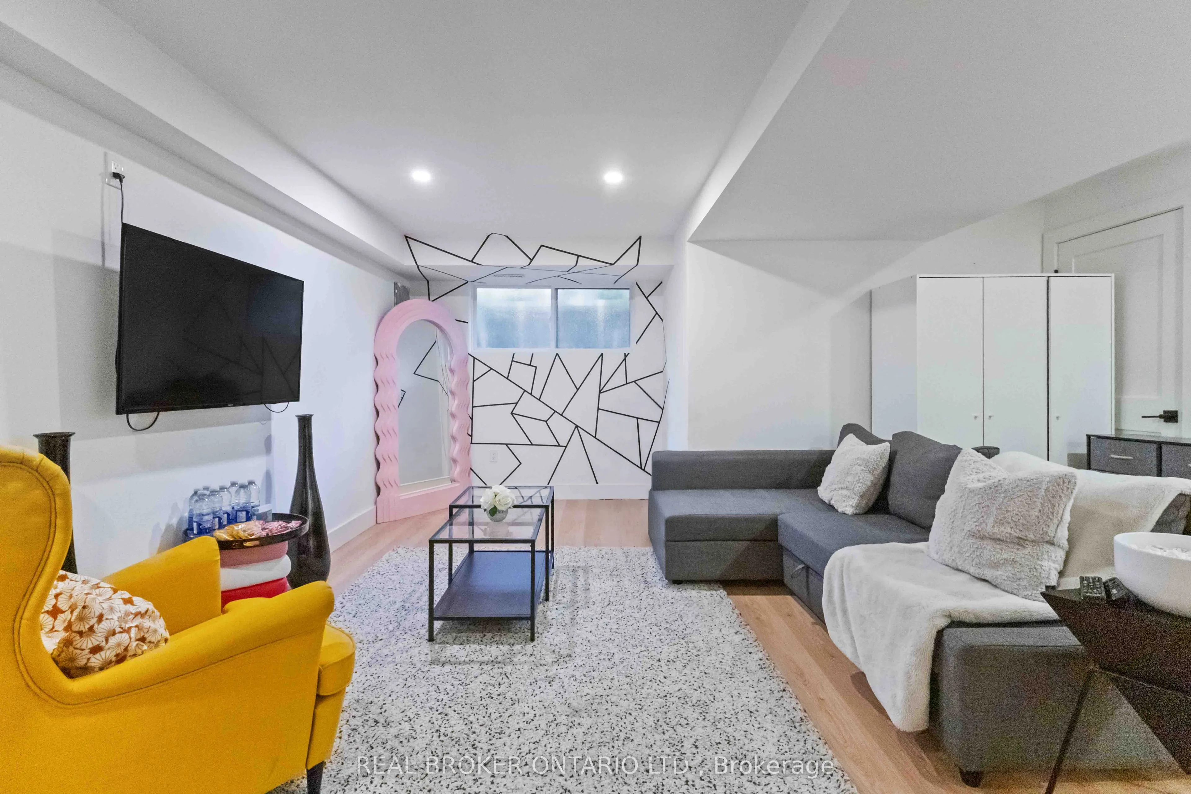 182 De Grassi Street, #Lower