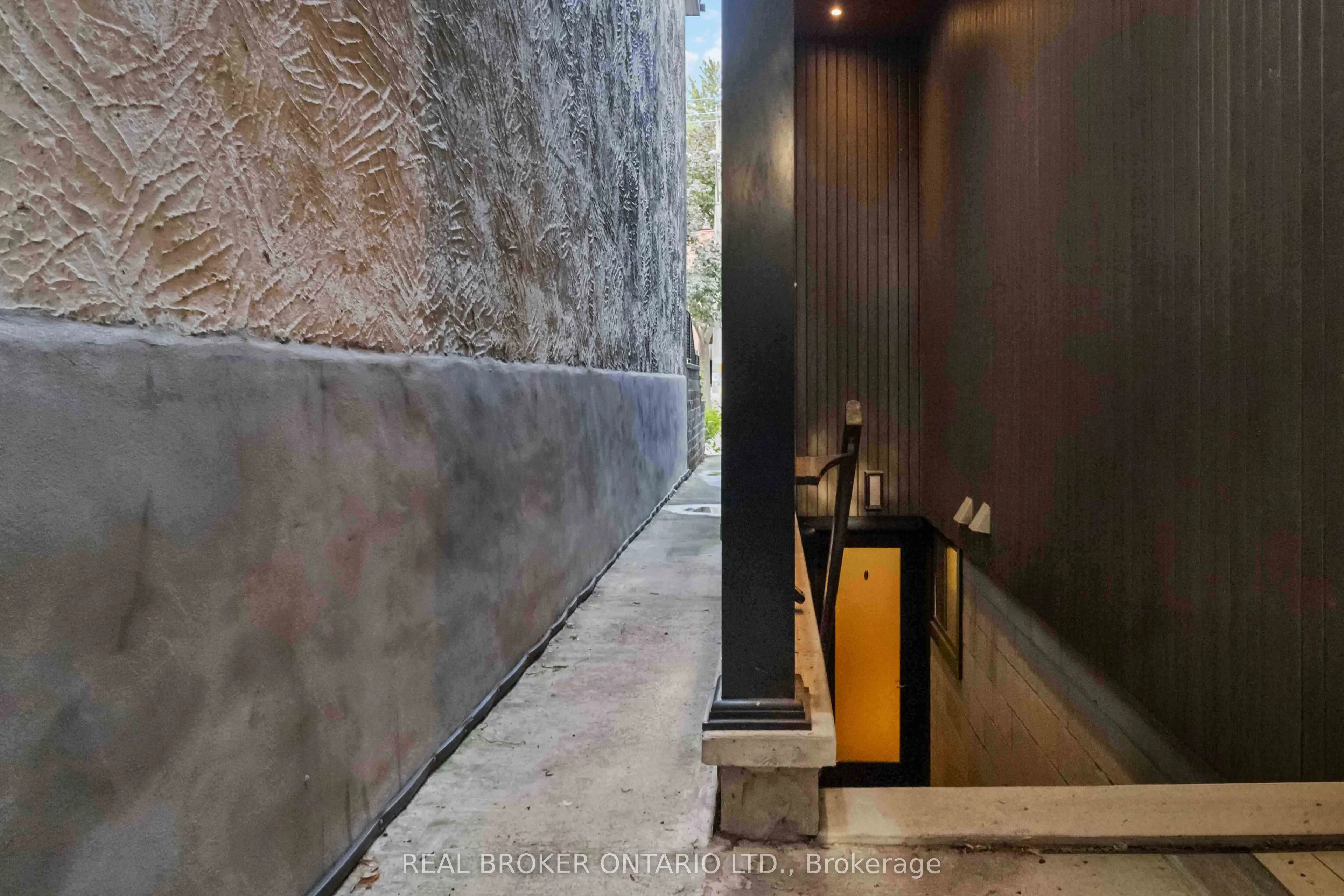 182 De Grassi Street, #Lower
