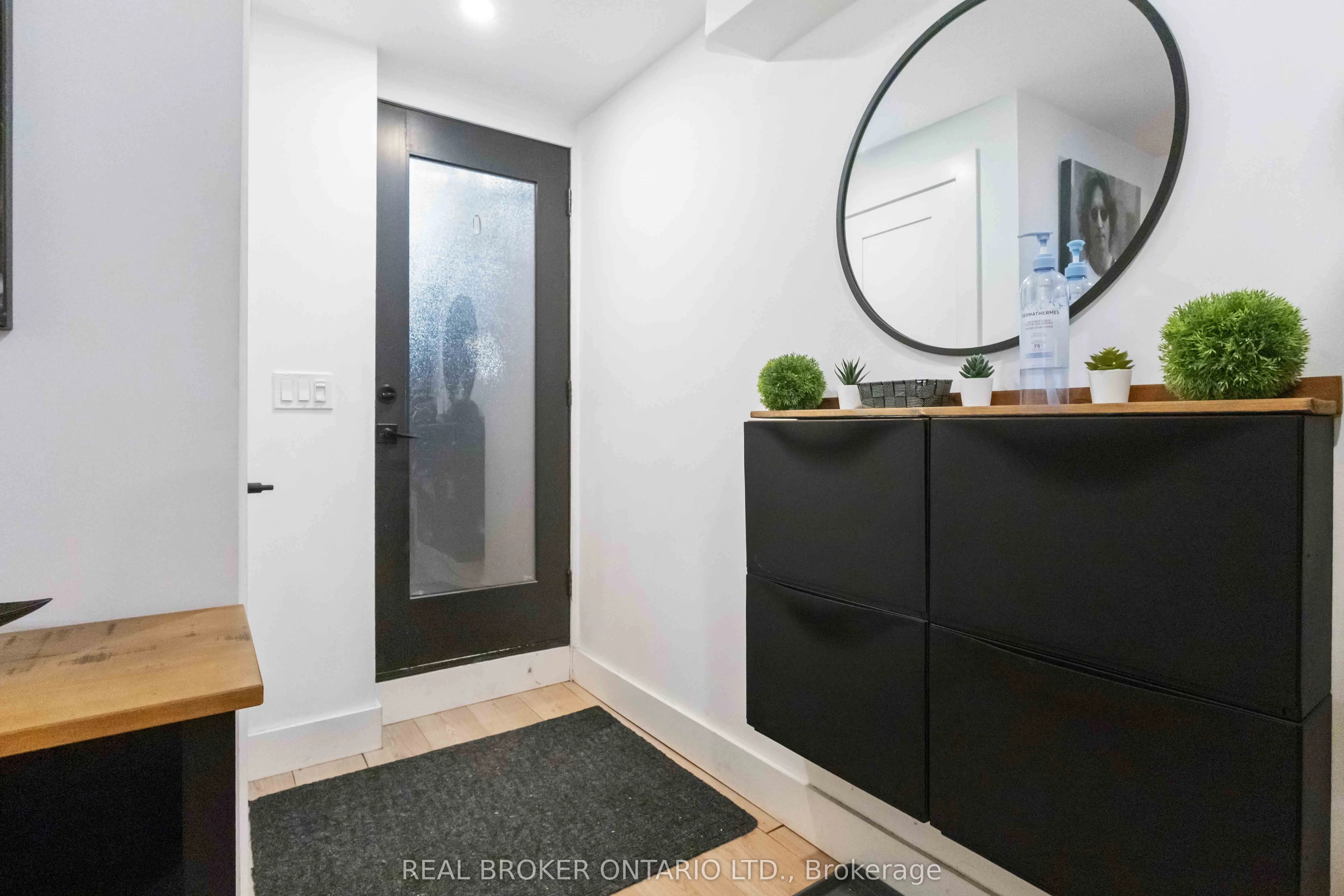 182 De Grassi Street, #Lower