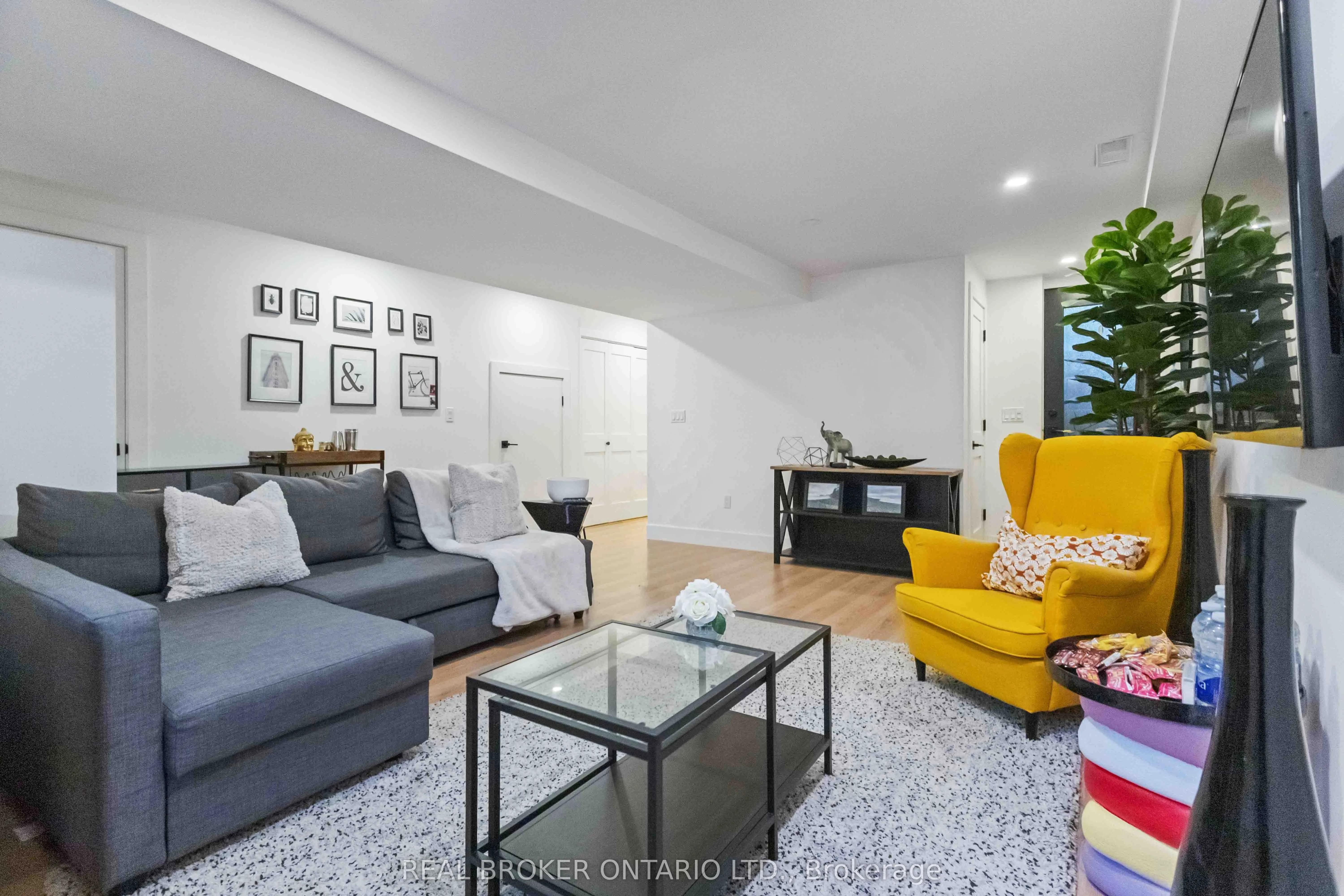 182 De Grassi Street, #Lower