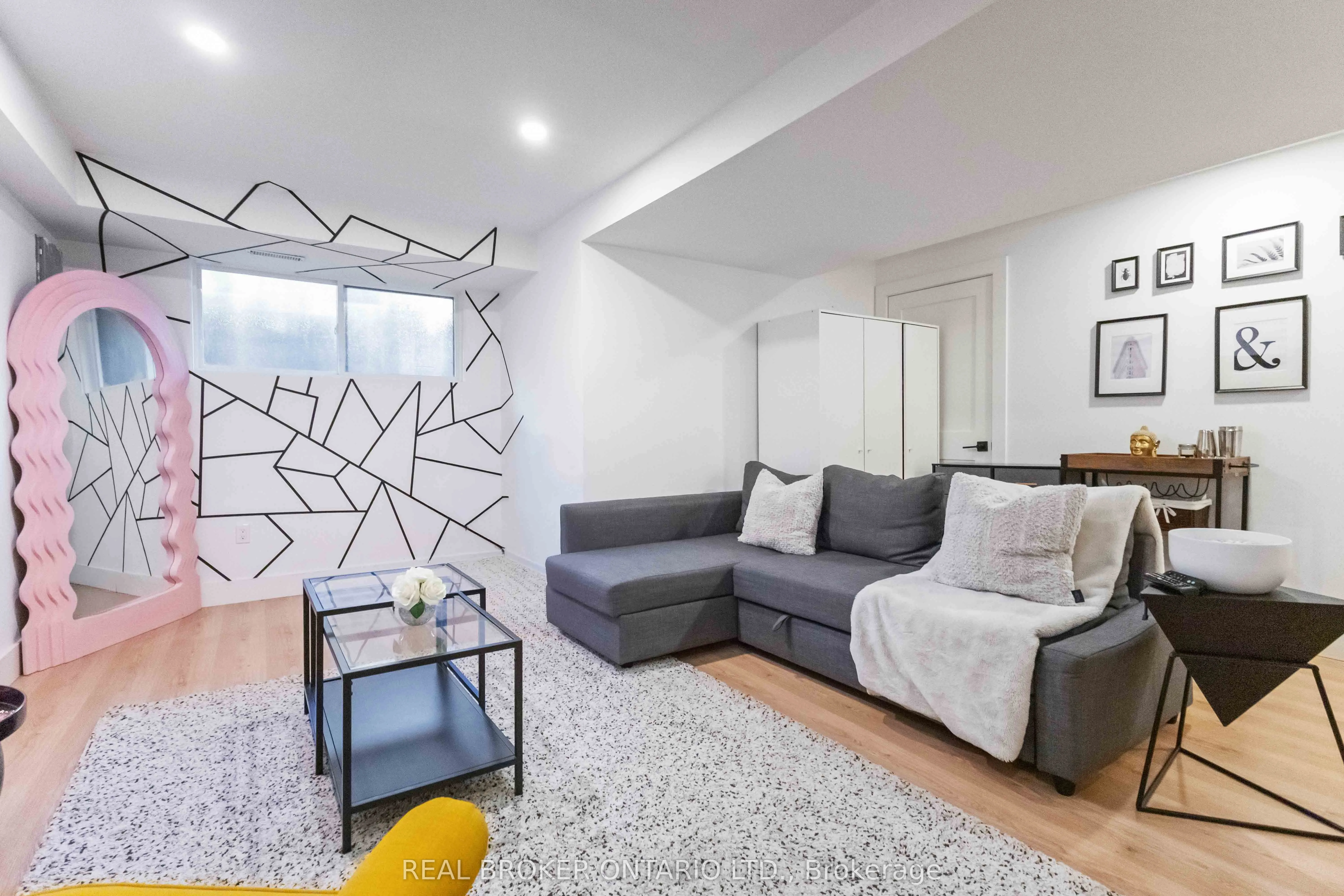 182 De Grassi Street, #Lower