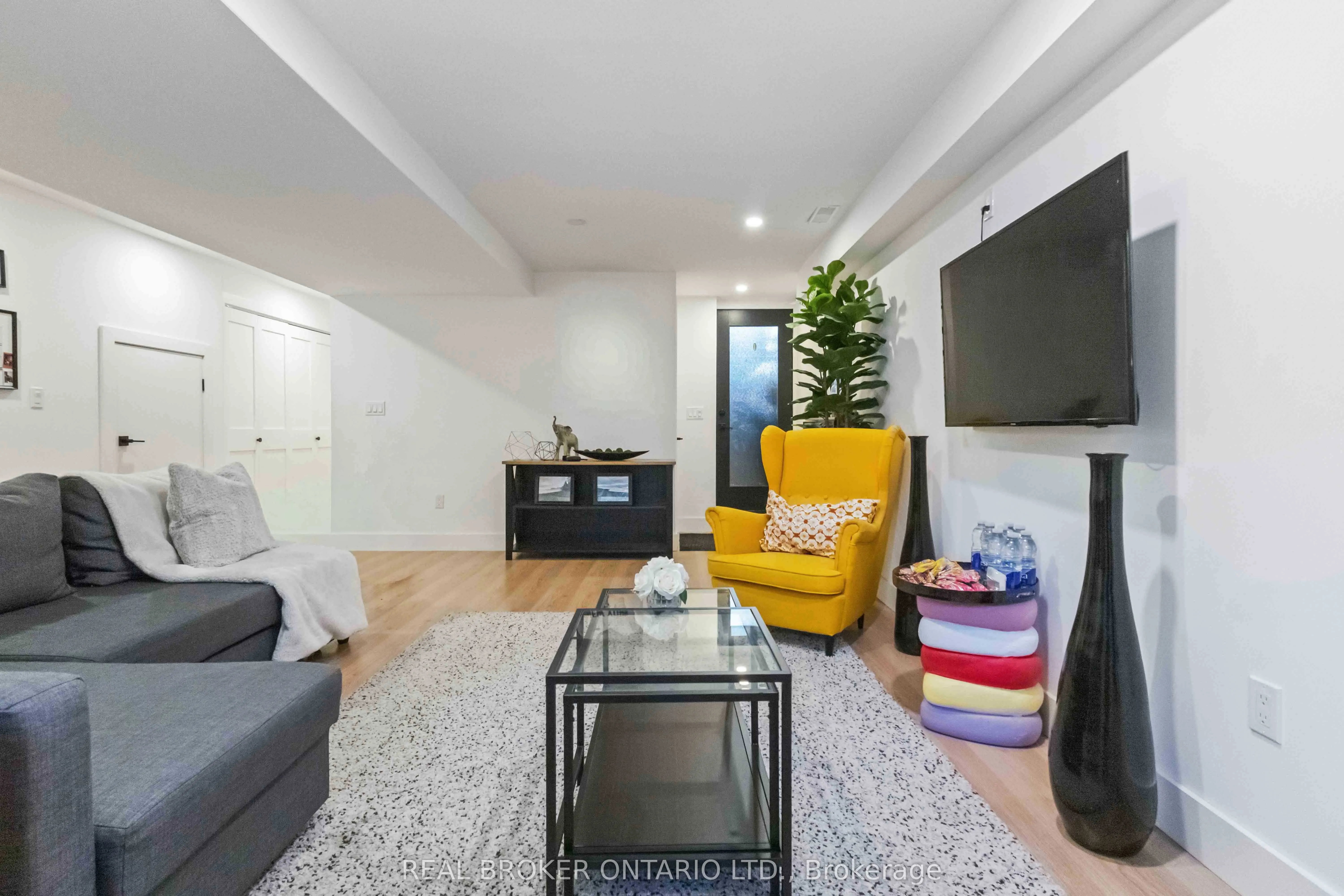 182 De Grassi Street, #Lower