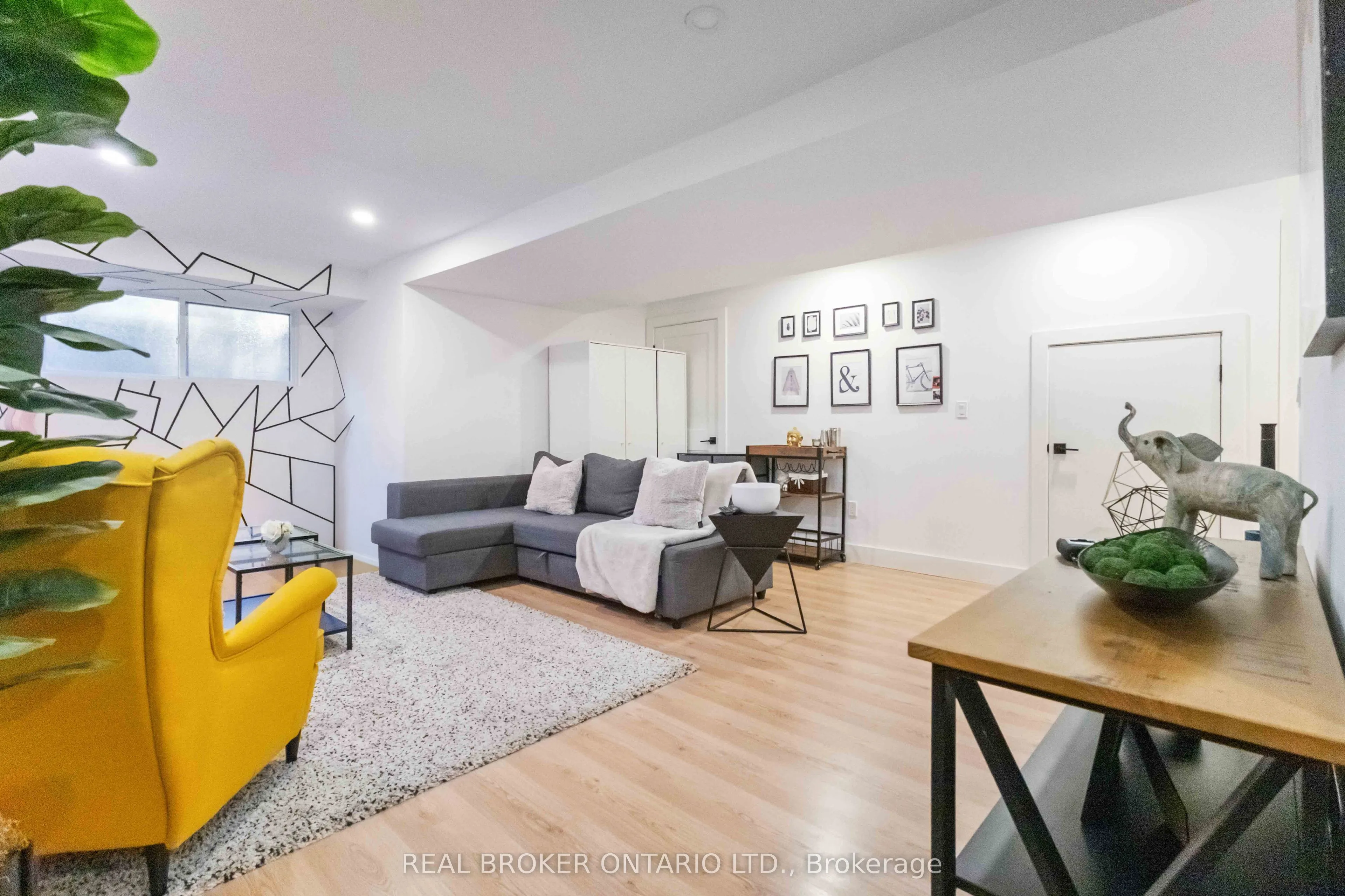 182 De Grassi Street, #Lower