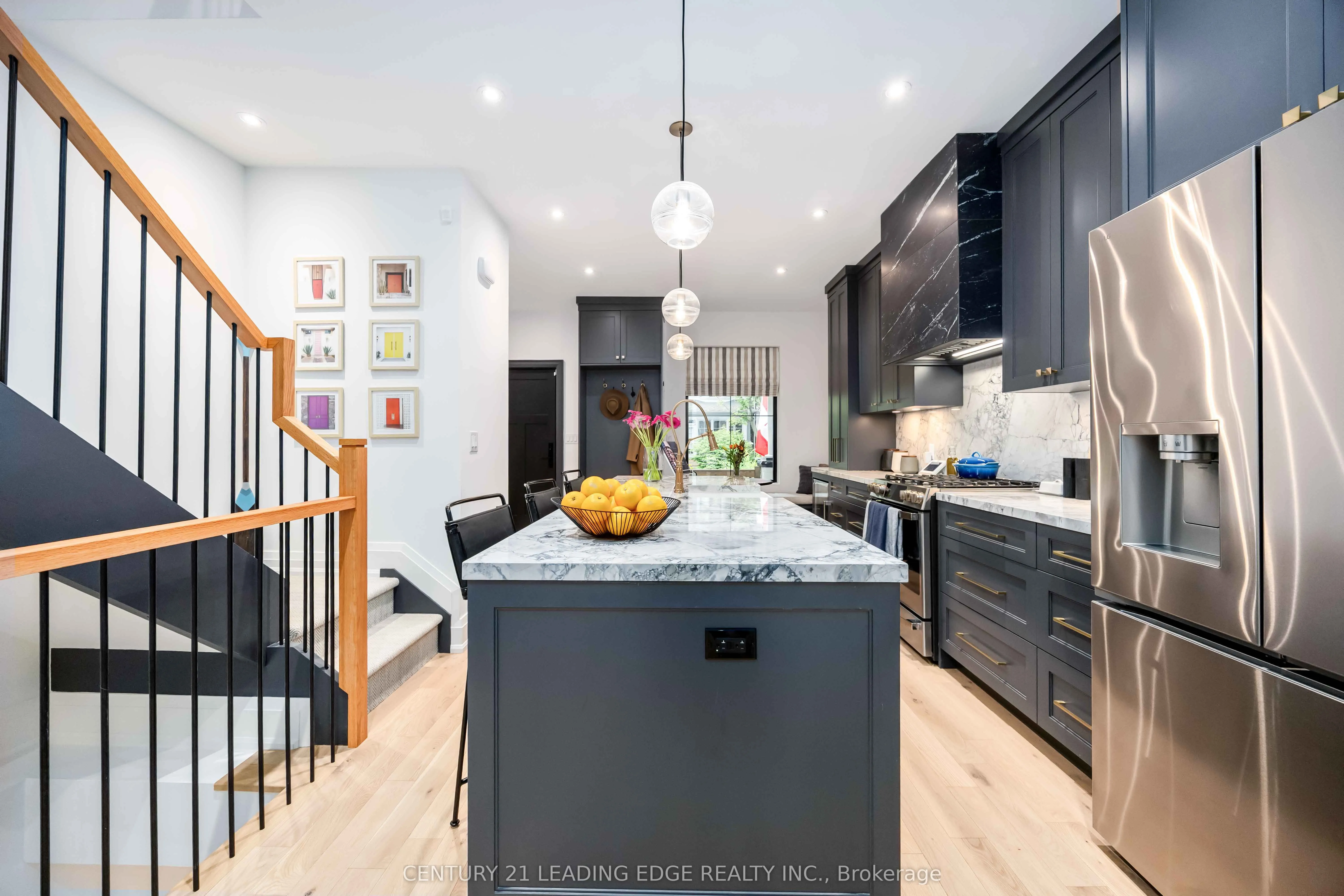 37 BERTMOUNT Avenue