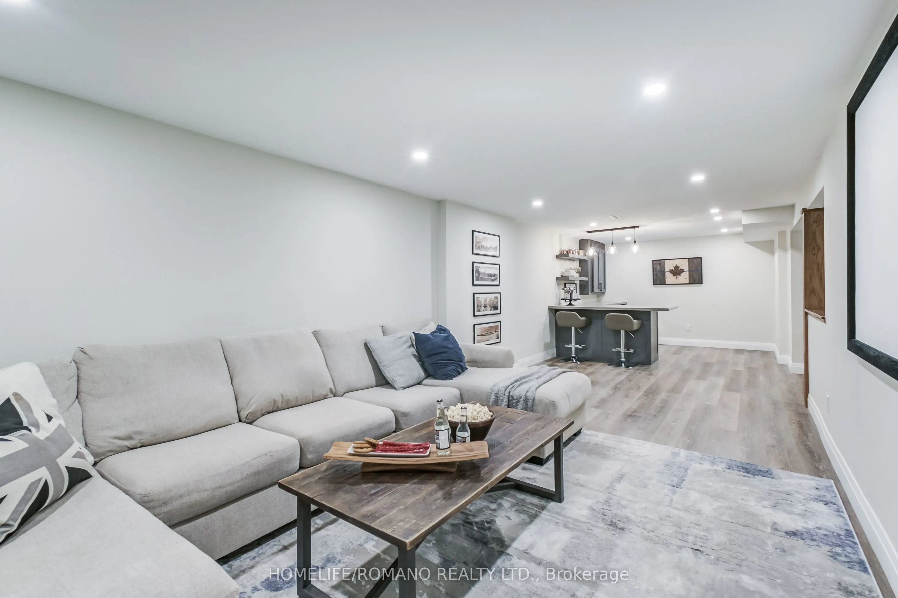 10 Glen Hill Drive