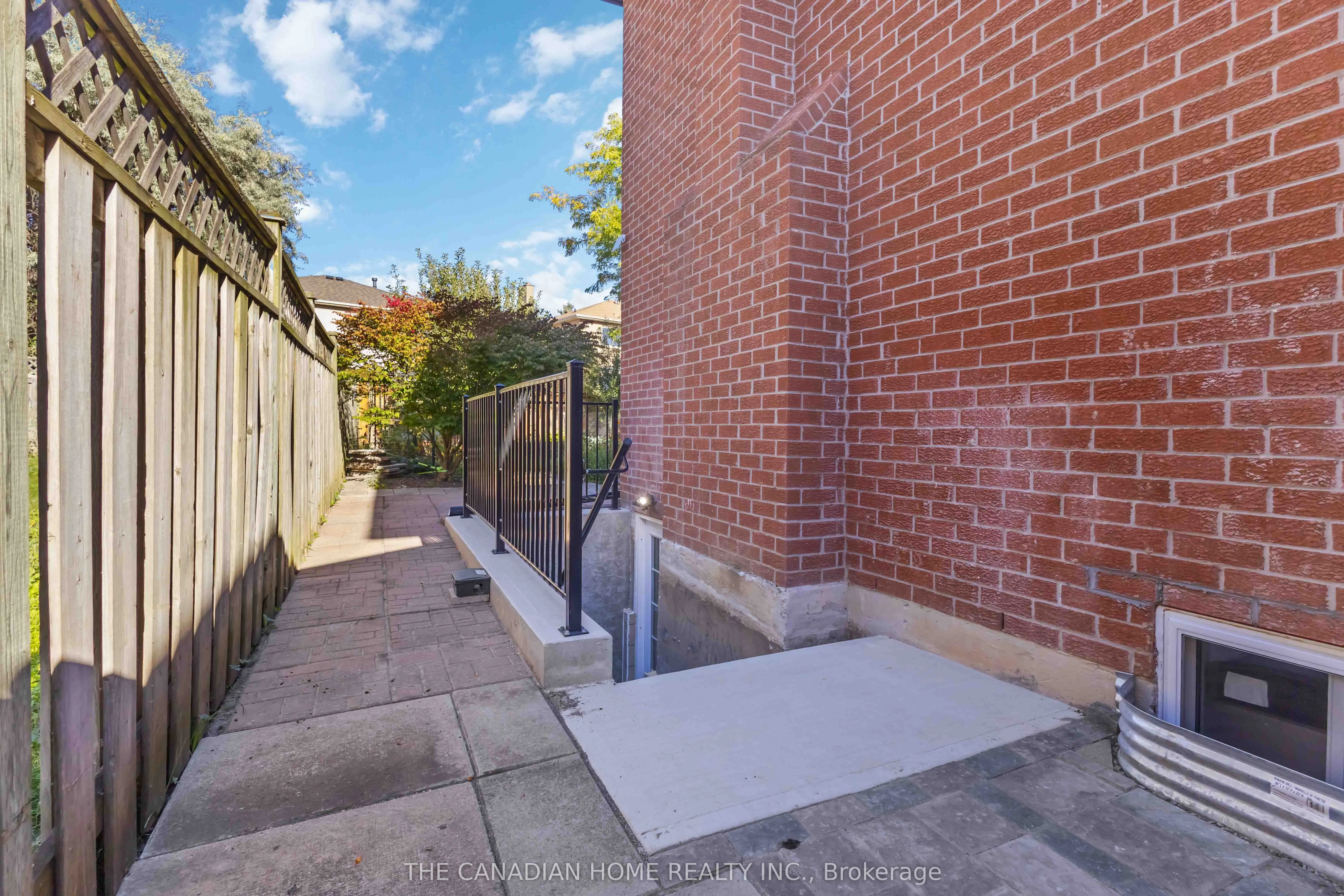 14 Fallingbrook Street
