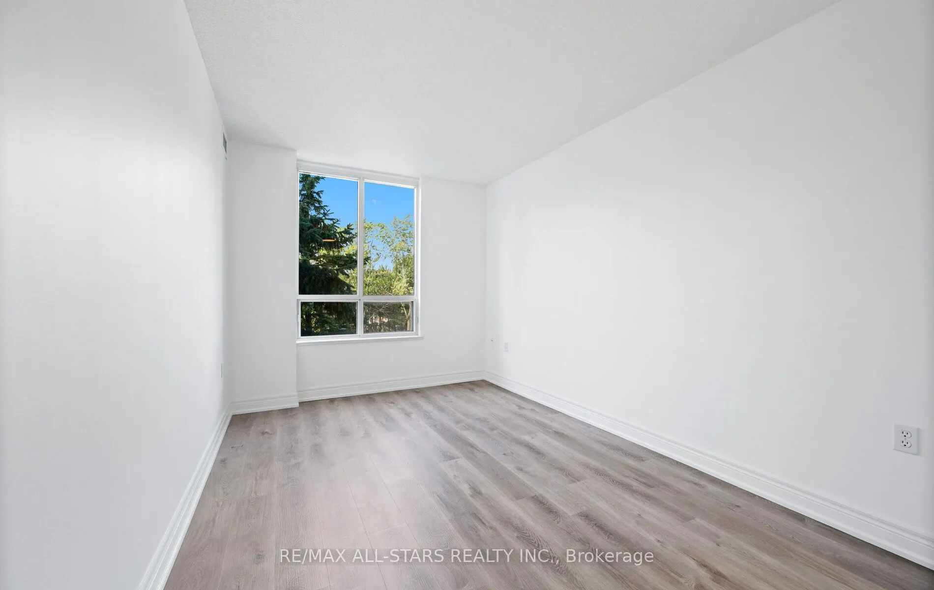 5001 Finch Avenue E, #302