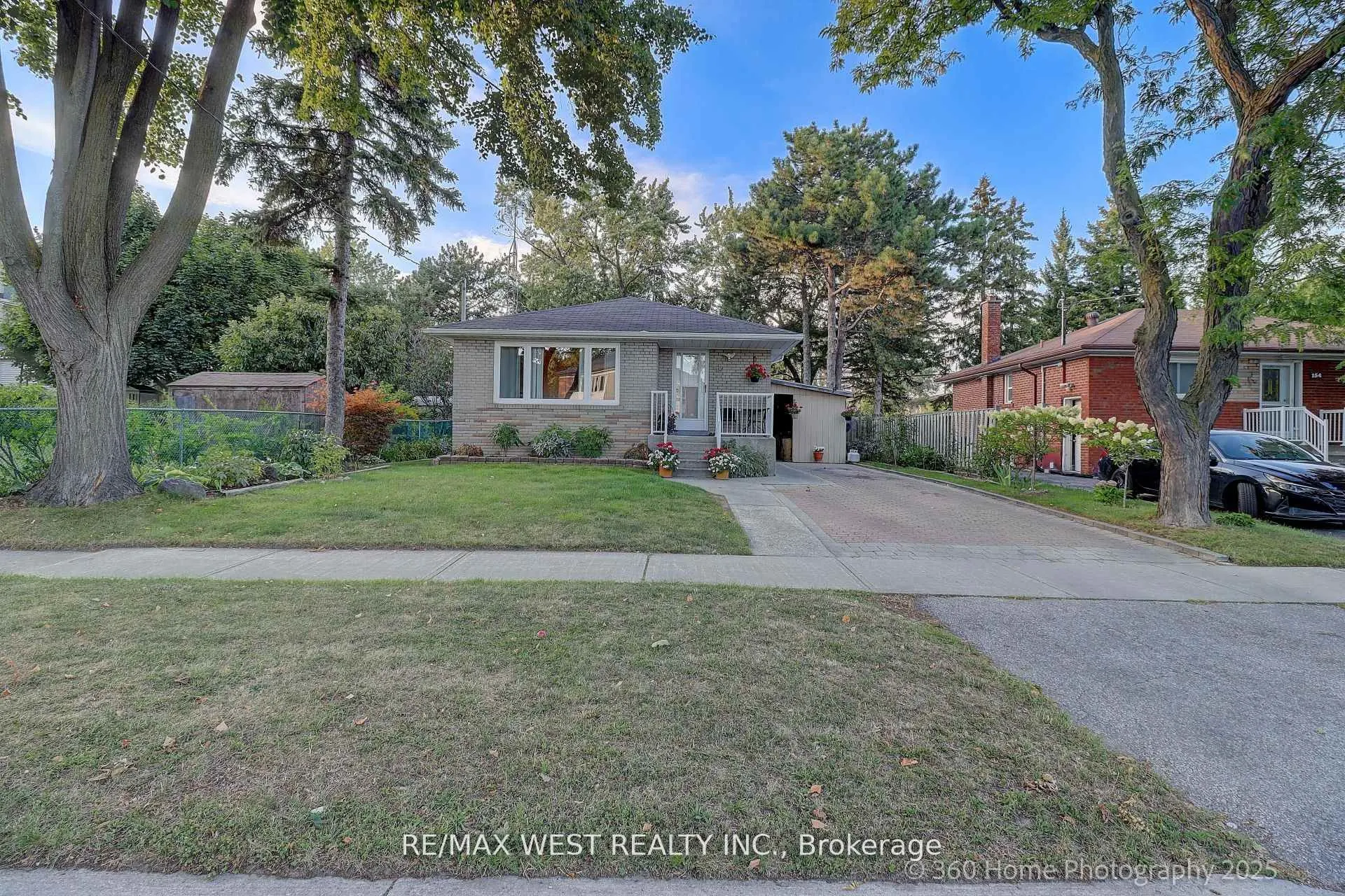 152 Benjamin Boulevard