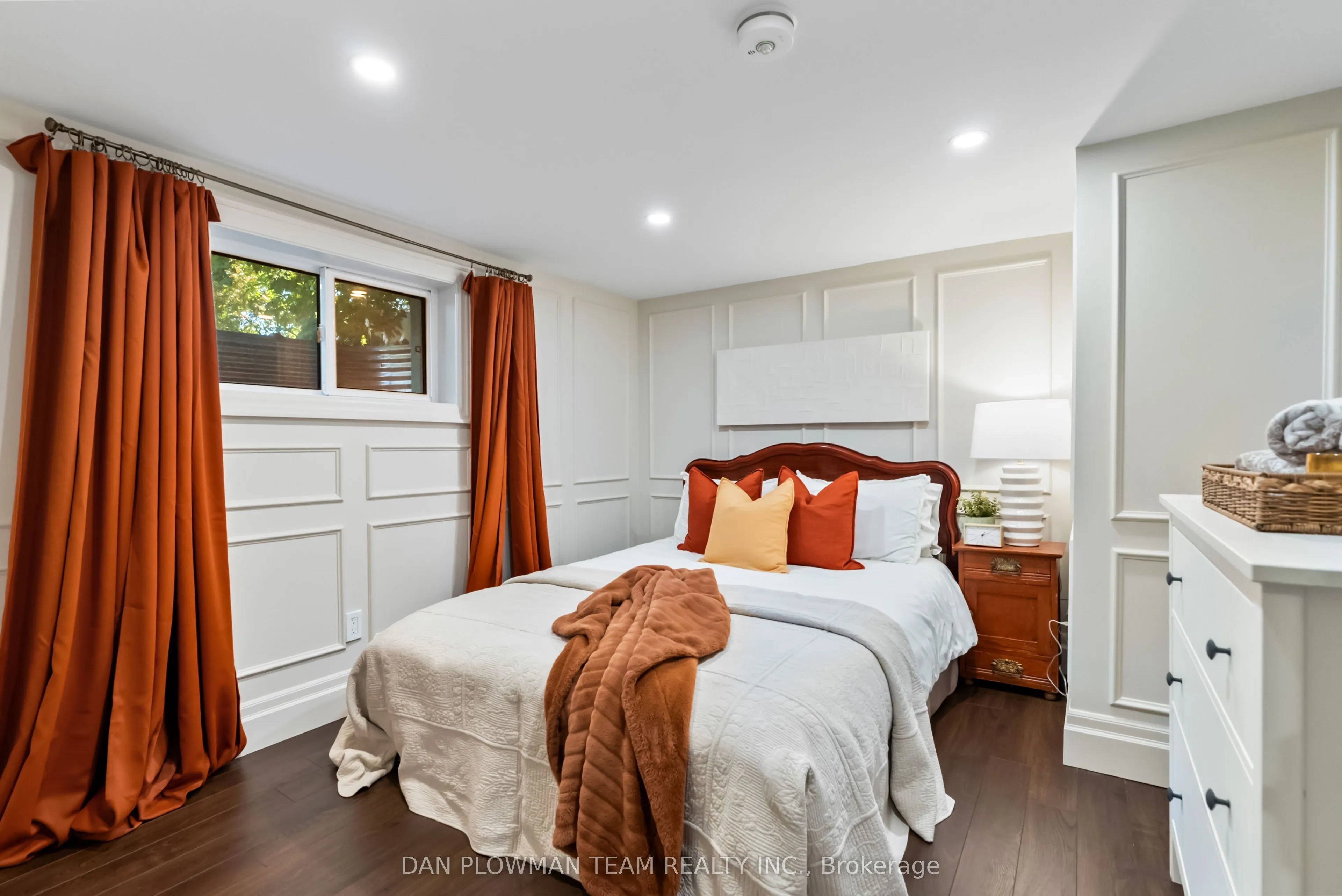 15 Concession Street E