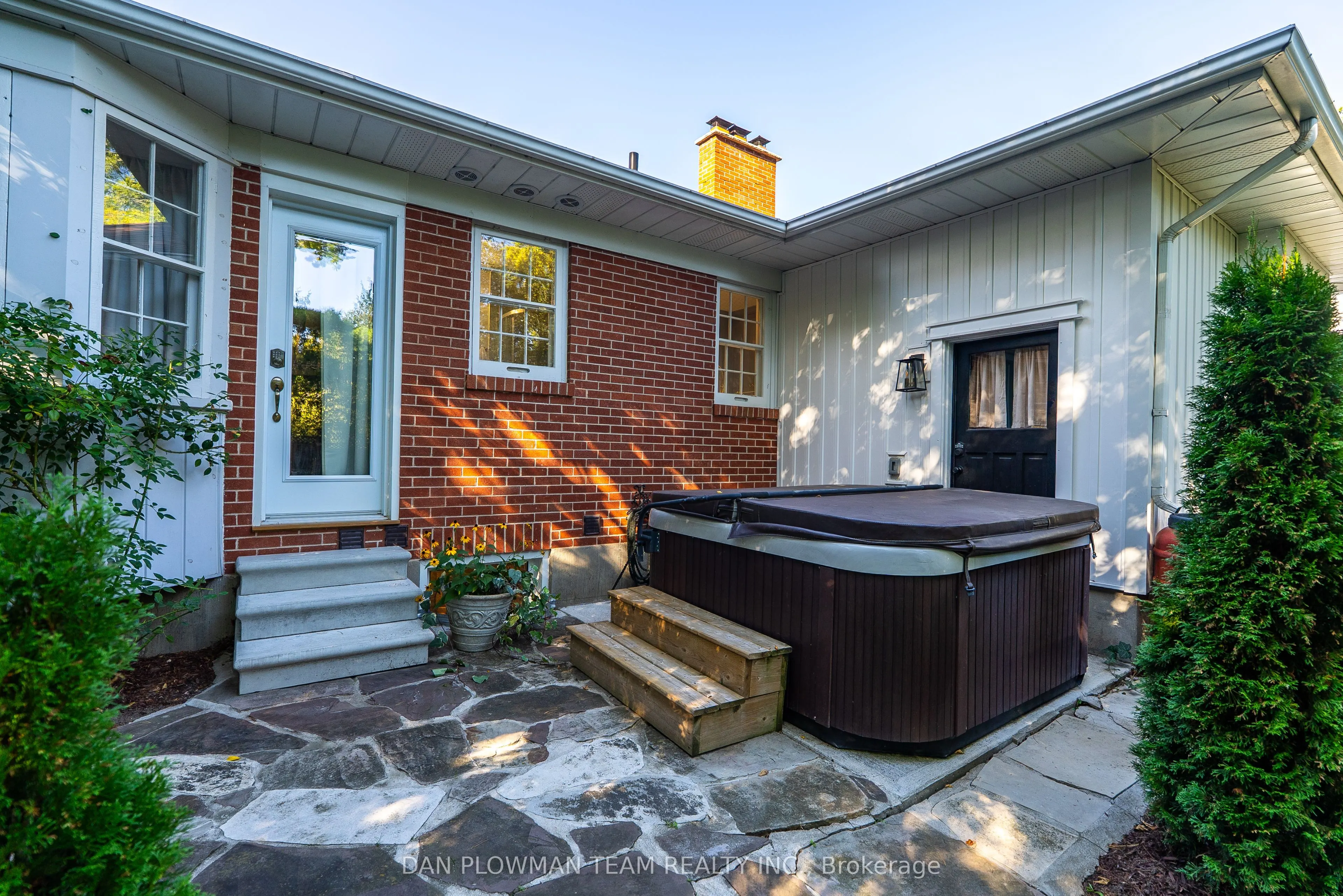 15 Concession Street E