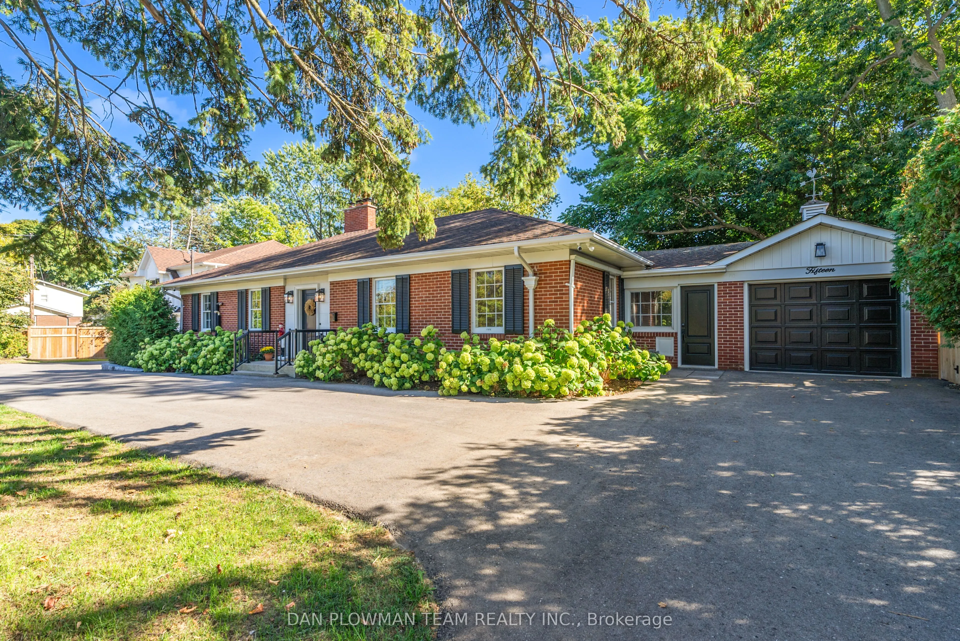 15 Concession Street E