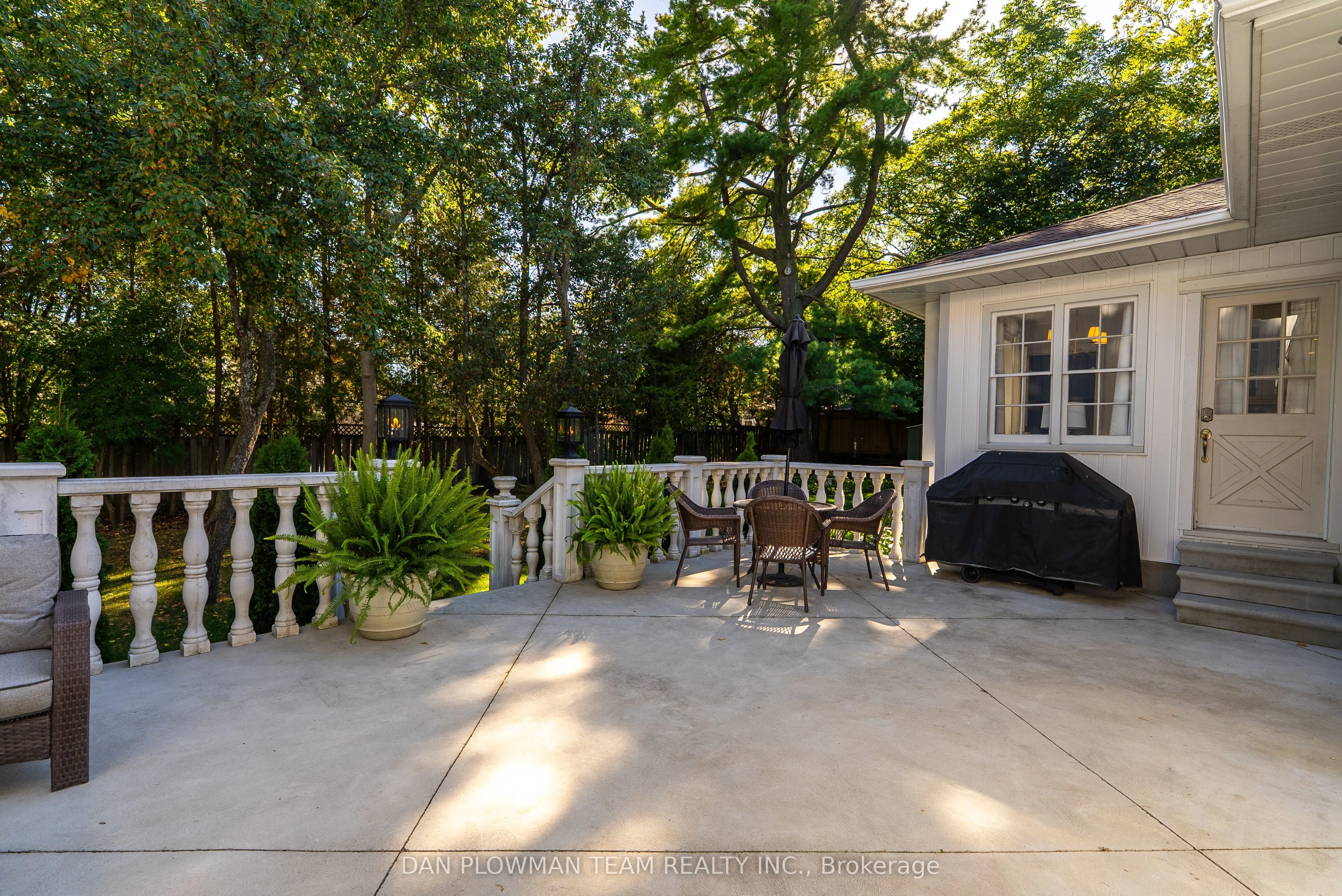 15 Concession Street E
