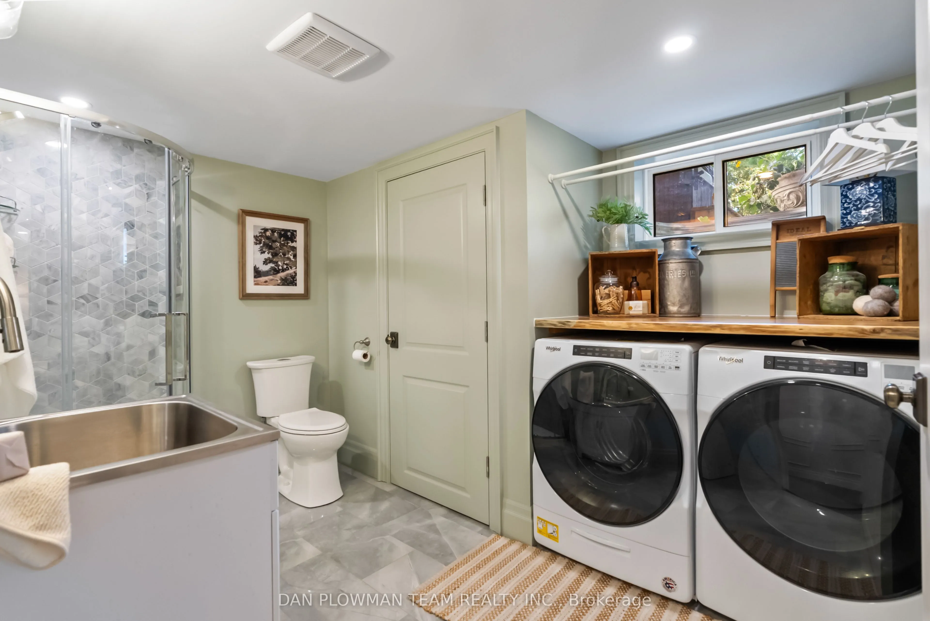 15 Concession Street E