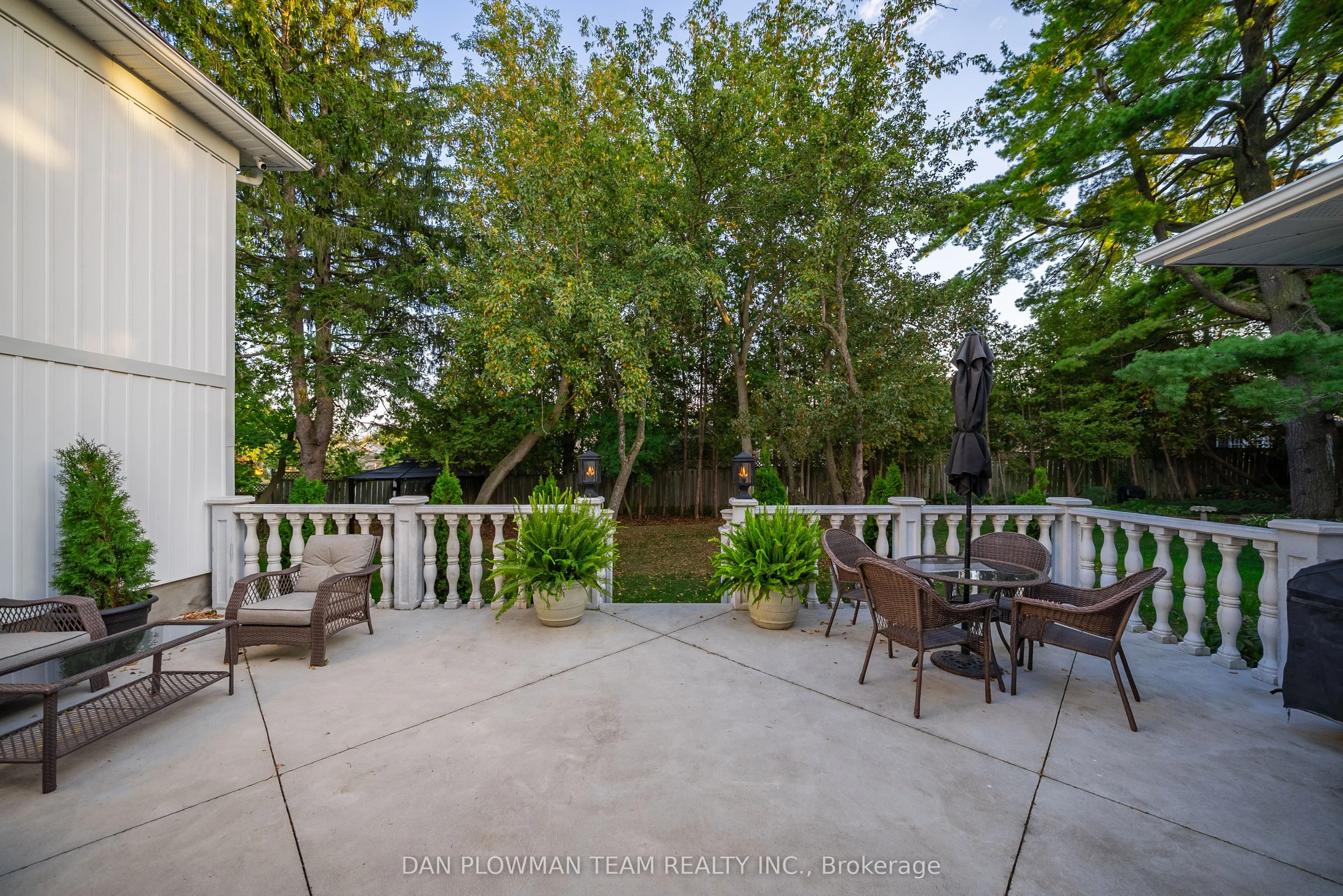 15 Concession Street E