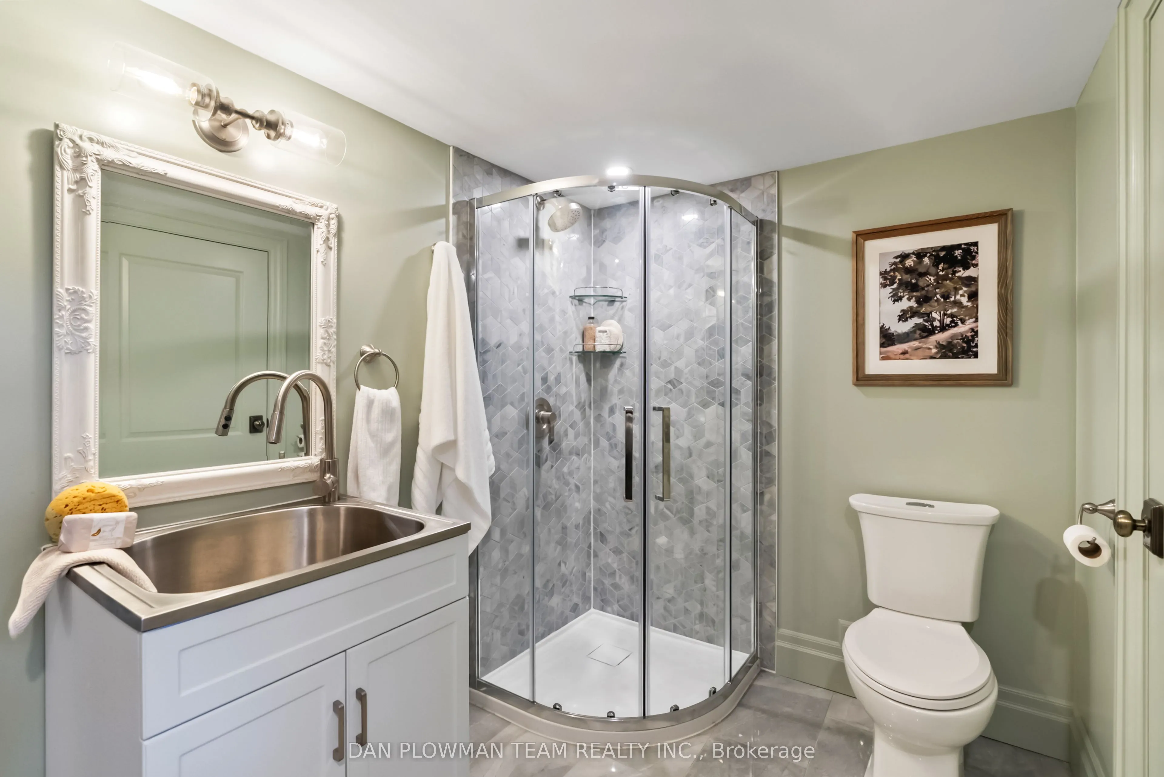 15 Concession Street E
