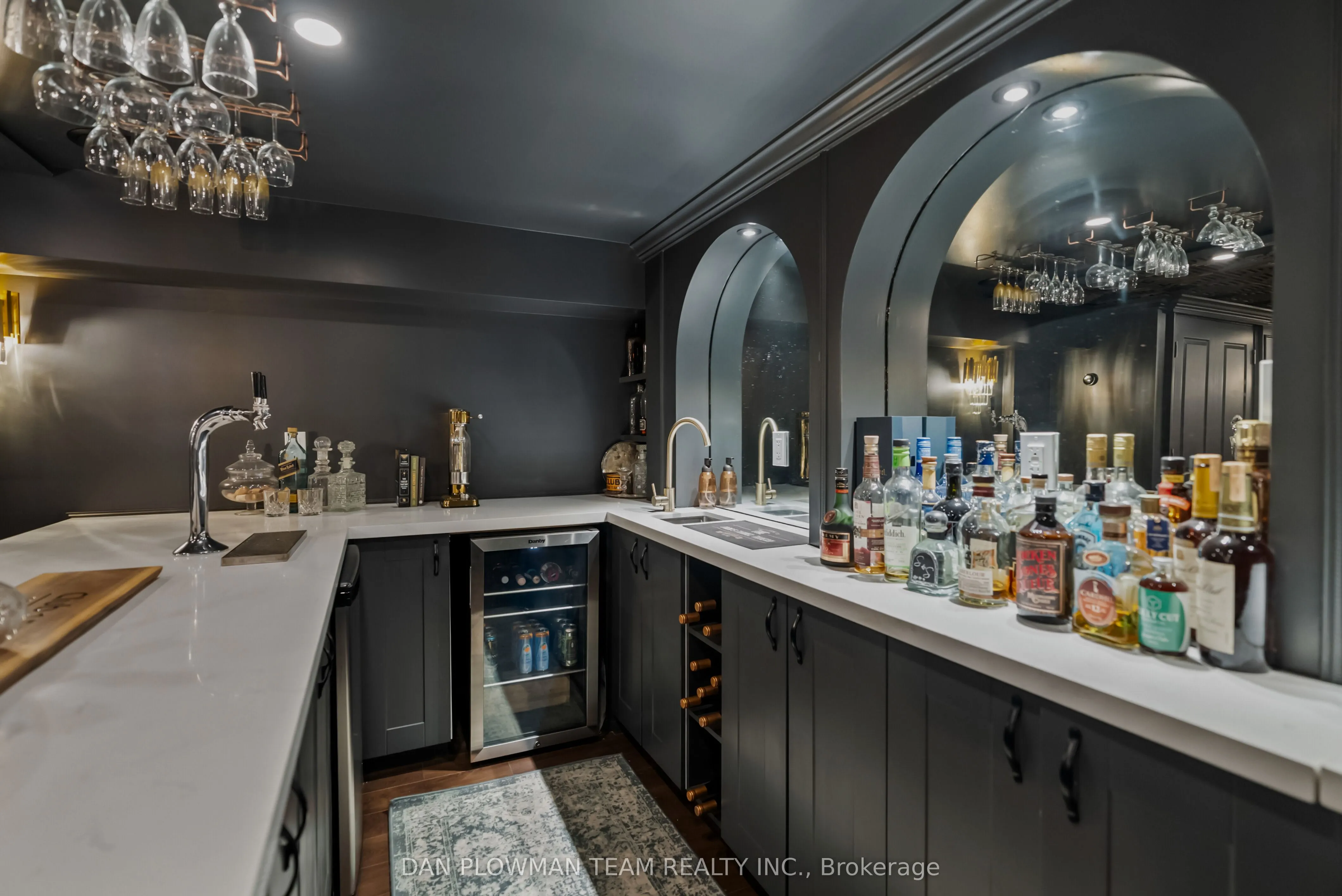 15 Concession Street E