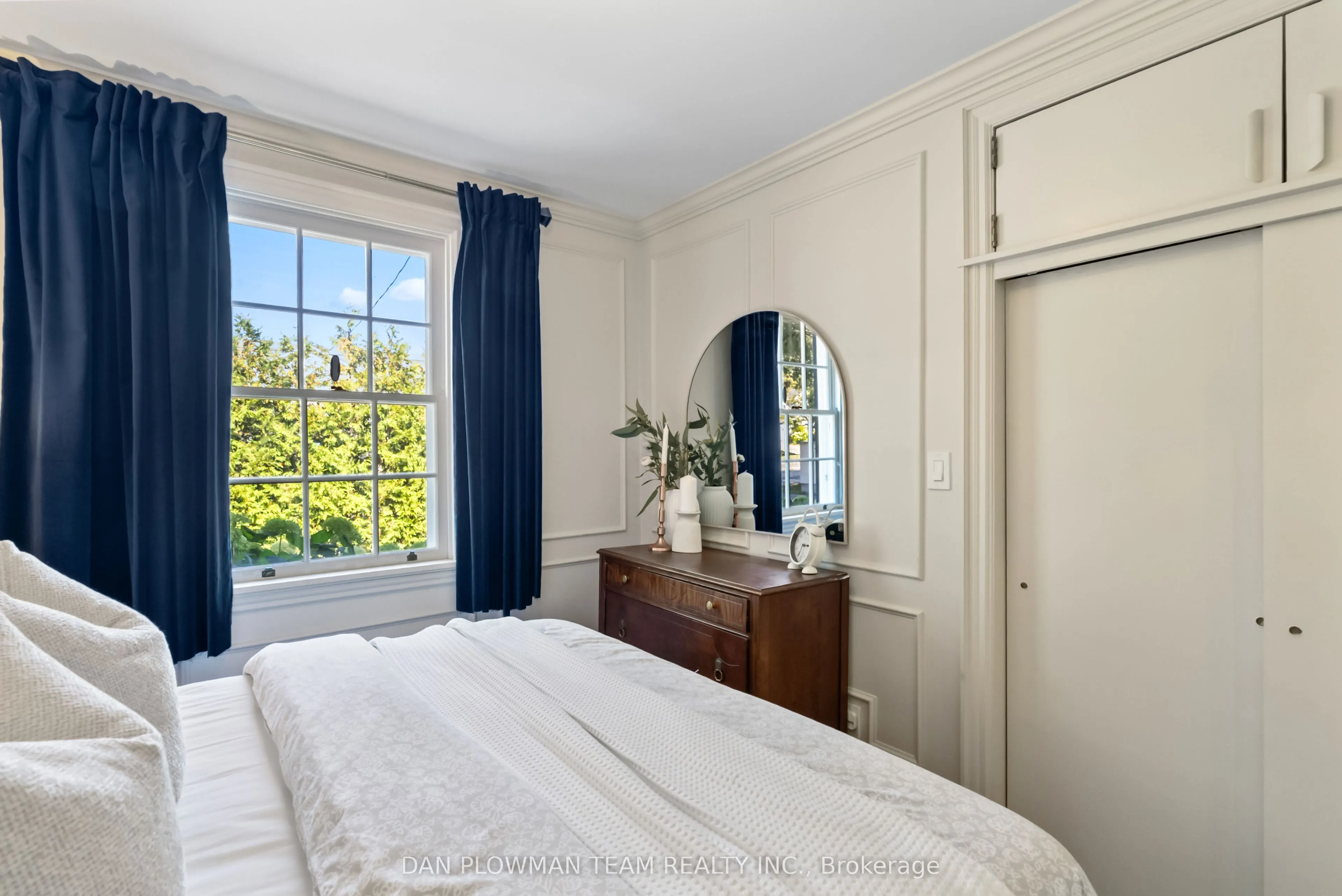 15 Concession Street E
